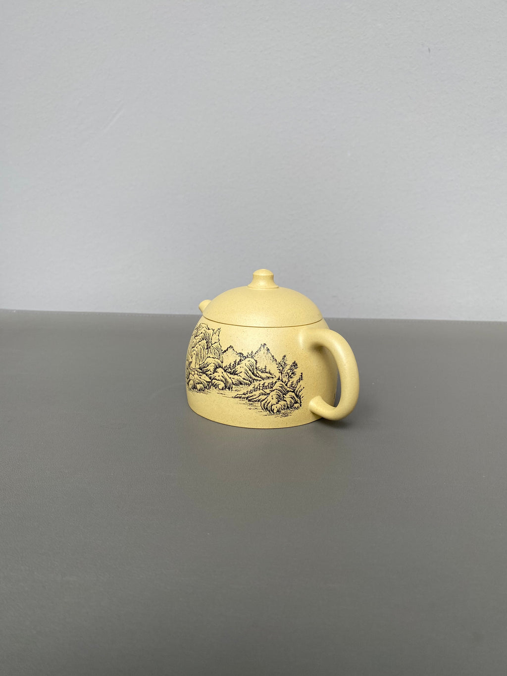 紫砂界陶刻艺术名家·李峰臻品《矮秦权壶》原矿优质本山绿·160cc ——国大师吴鸣高徒·李峰亲工