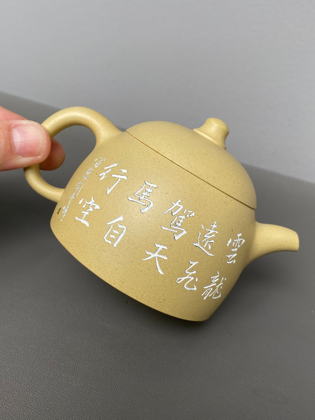 紫砂界陶刻艺术名家·李峰臻品《矮秦权壶》原矿优质本山绿·160cc ——国大师吴鸣高徒·李峰亲工