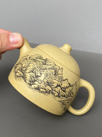紫砂界陶刻艺术名家·李峰臻品《矮秦权壶》原矿优质本山绿·160cc ——国大师吴鸣高徒·李峰亲工