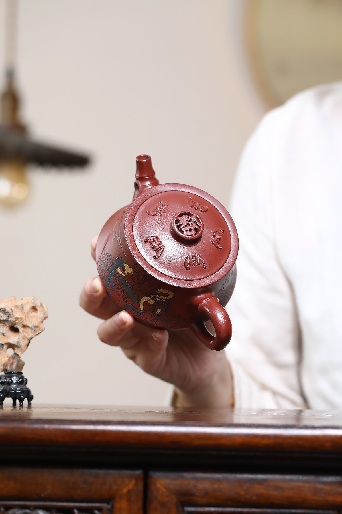东盟紫砂行业领军人物新作【五福.西方广目天王】 _陶刻圣手—国礼艺术家(高级)（储国峰）原矿老料红清水泥 255cc