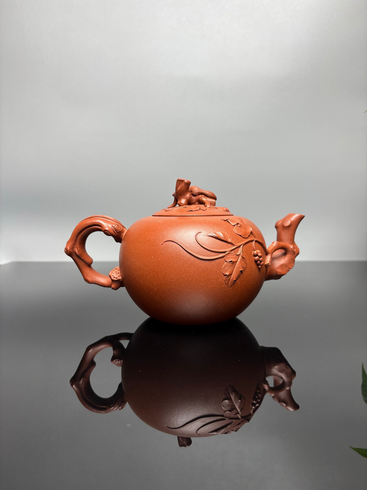 蒋蓉之女 传世花器｜蒋艺华·非遗紫砂顶流重器《松鼠葡萄壶》原矿优质降坡泥·580cc