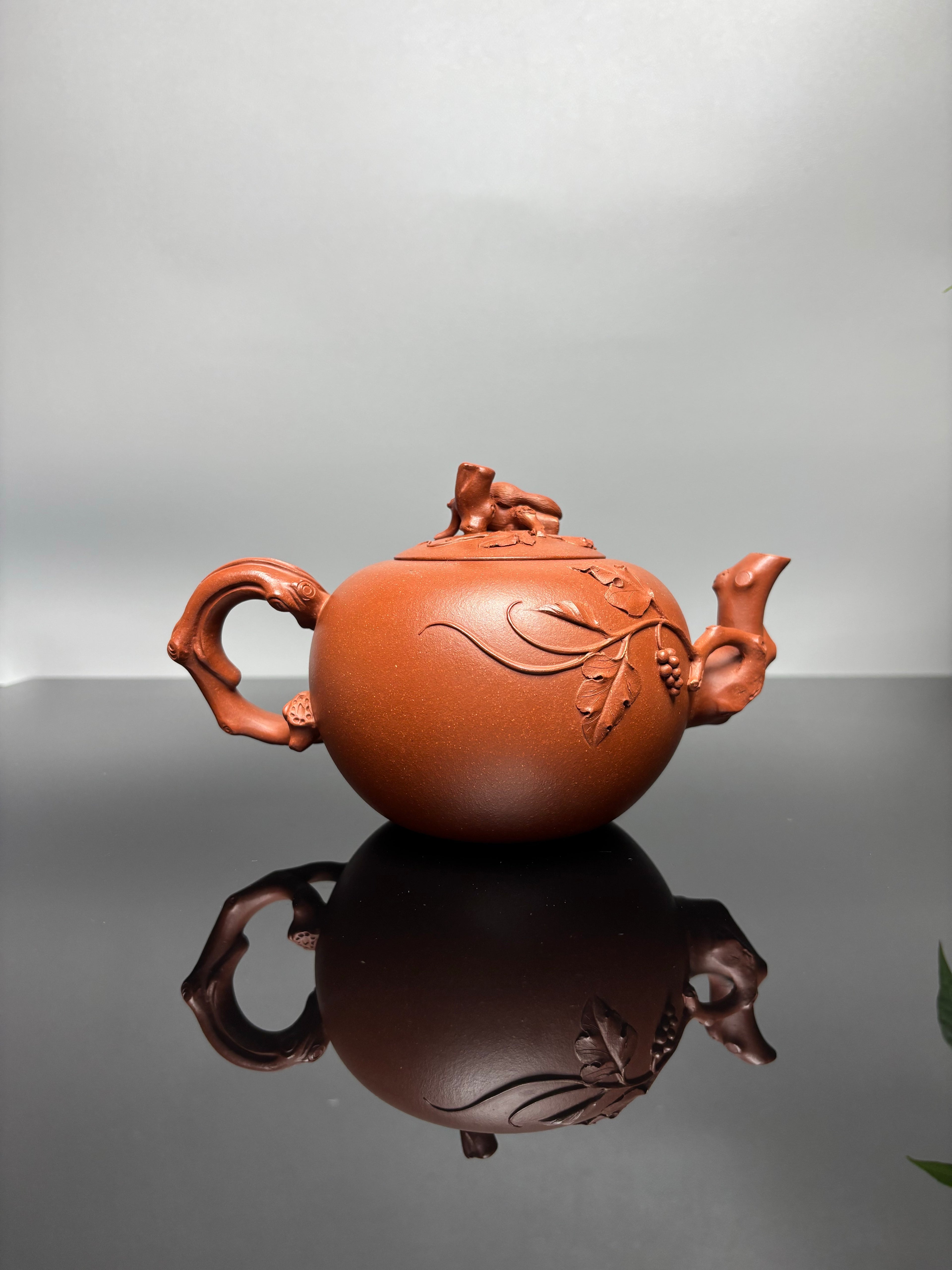 蒋蓉之女 传世花器｜蒋艺华·非遗紫砂顶流重器《松鼠葡萄壶》原矿优质降坡泥·580cc