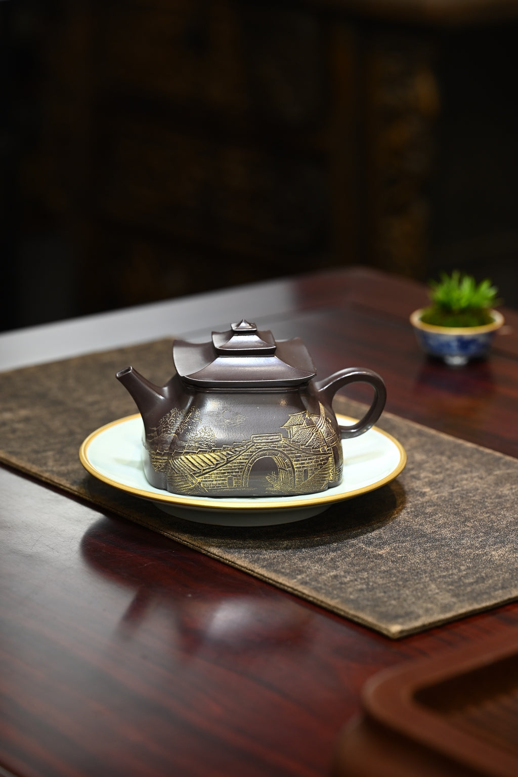 御风·全手工 （省大师桑黎兵刻绘+双证书）紫砂十二精英之首，省大师桑黎兵儿子桑崧杰作品 容量360cc/特级紫茄泥