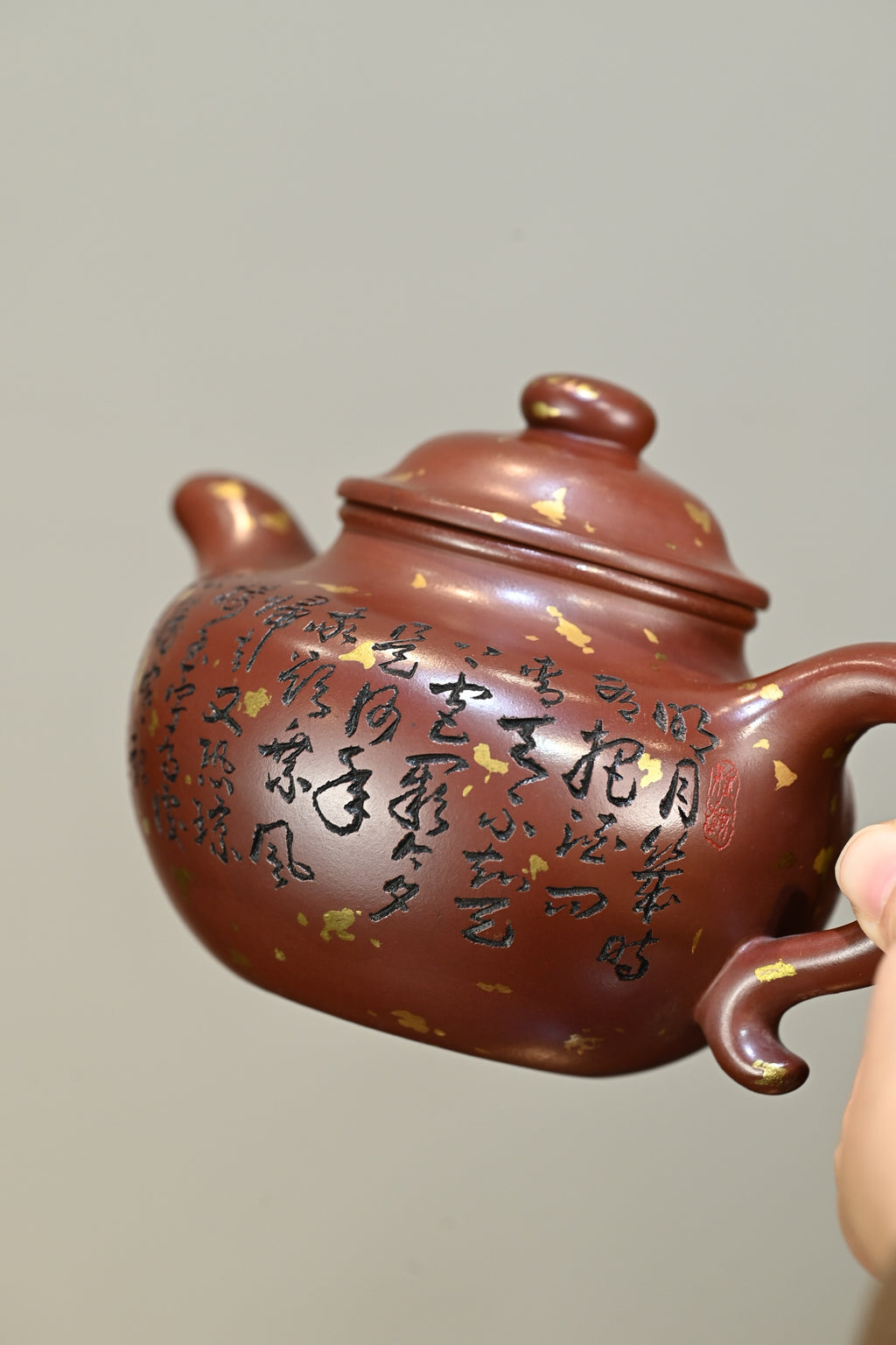 莲子·全手工（省大师桑黎兵刻绘+双证书）紫砂十二精英之首，省大师桑黎兵儿子桑崧杰作品 /容量420cc/特级紫泥洒金