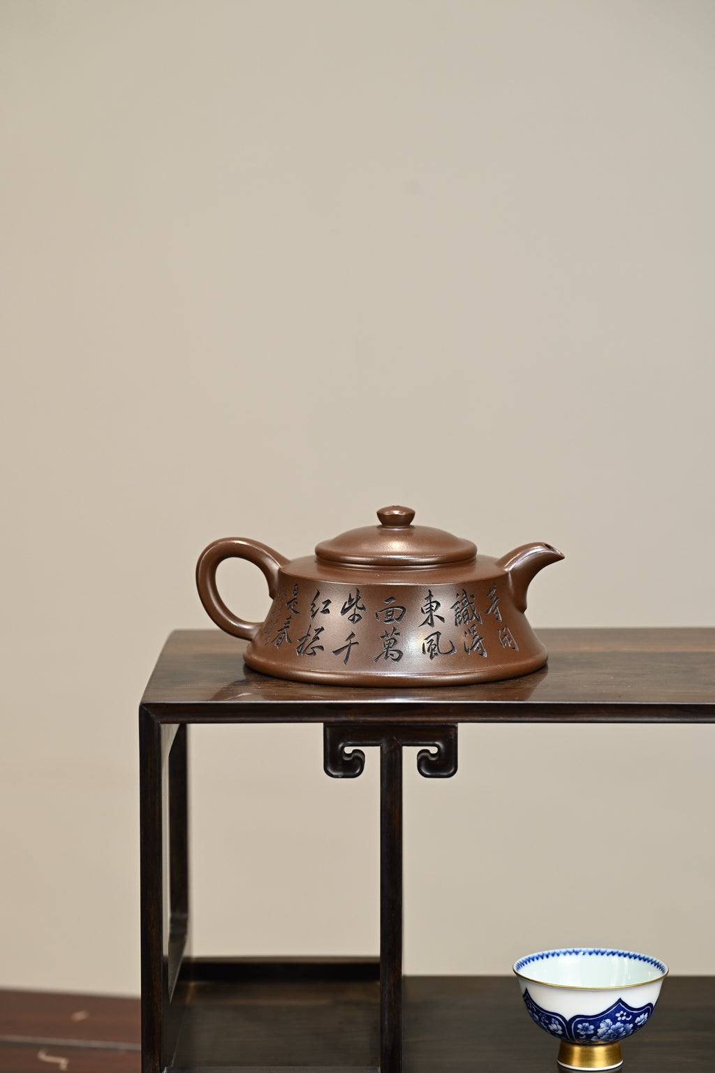 扁玉·全手工 （省大师桑黎兵刻绘+双证书）/紫砂十二精英之首，省大师桑黎兵儿子桑崧杰作品 /容量300cc/特级紫泥