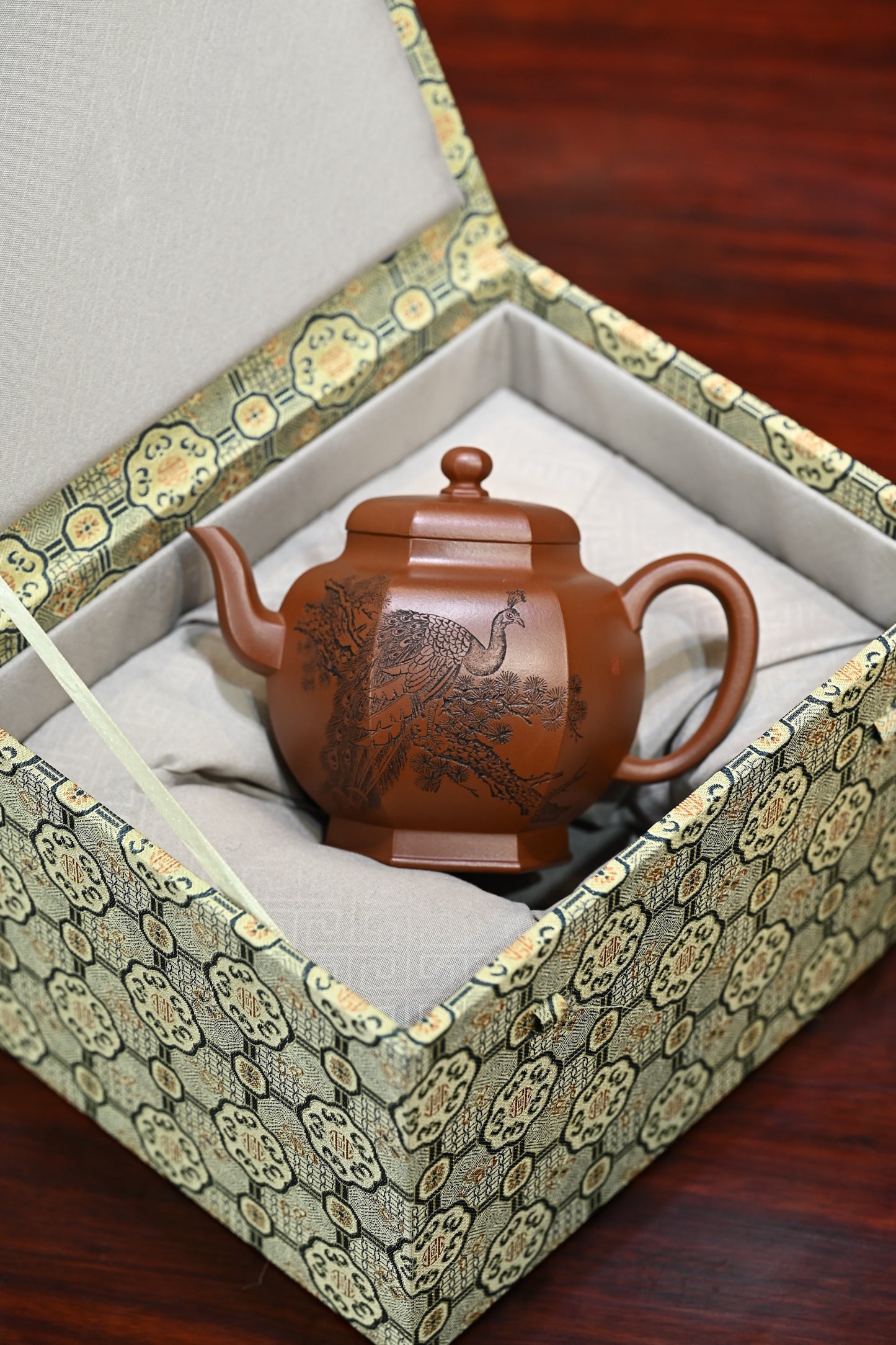 高士·全手工（省大师桑黎兵刻绘+双证书）紫砂十二精英之首，省大师桑黎兵儿子桑崧杰作品容量350cc/特级红泥