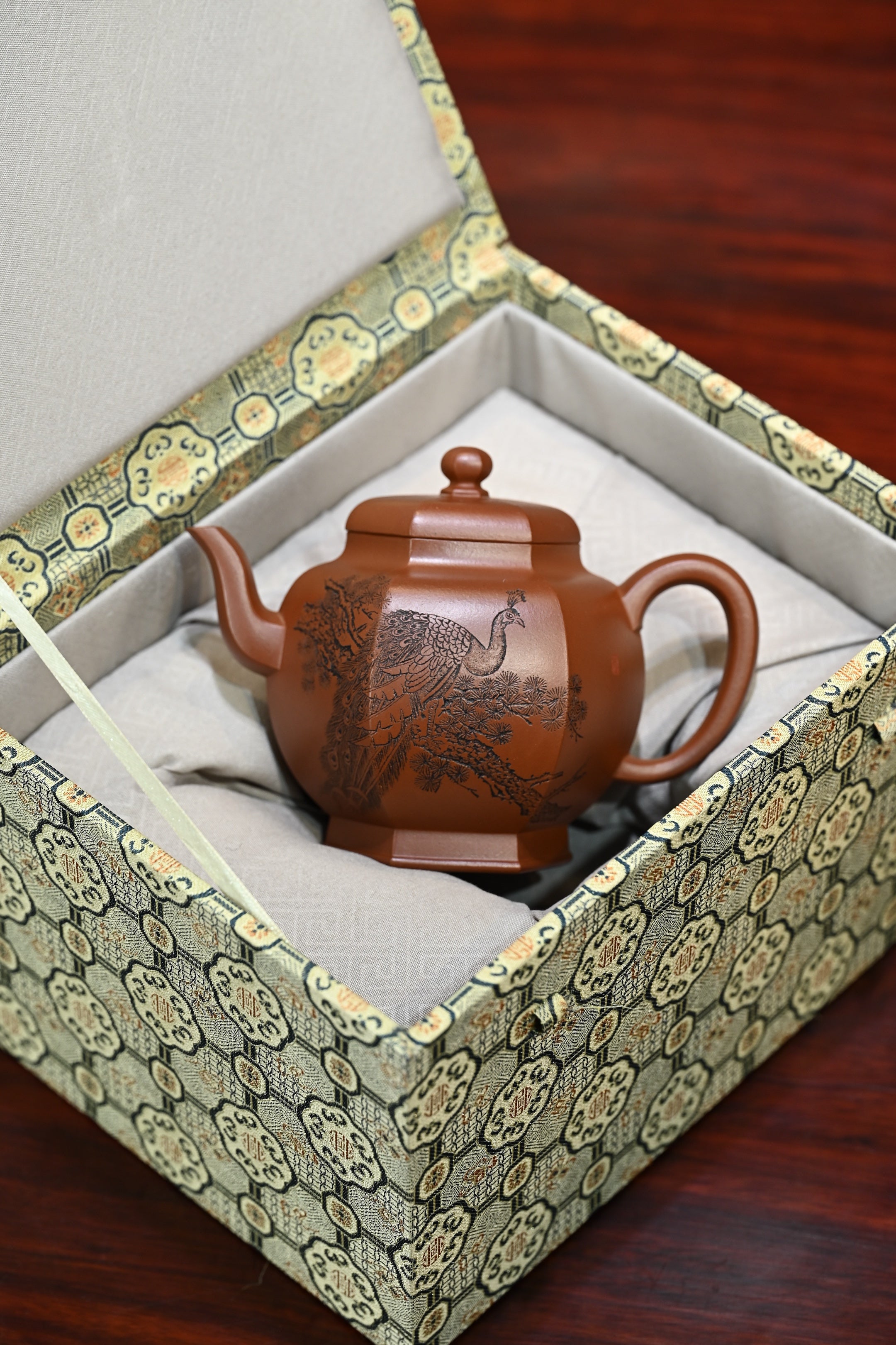 高士·全手工（省大师桑黎兵刻绘+双证书）紫砂十二精英之首，省大师桑黎兵儿子桑崧杰作品容量350cc/特级红泥