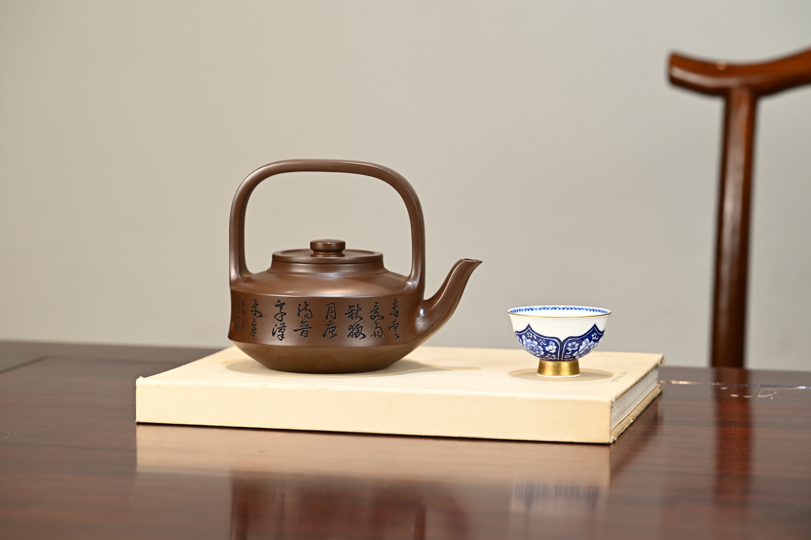 提壁·全手工 （省大师桑黎兵刻绘+双证书）紫砂十二精英之首，省大师桑黎兵儿子桑崧杰作品容量460cc/特级紫泥