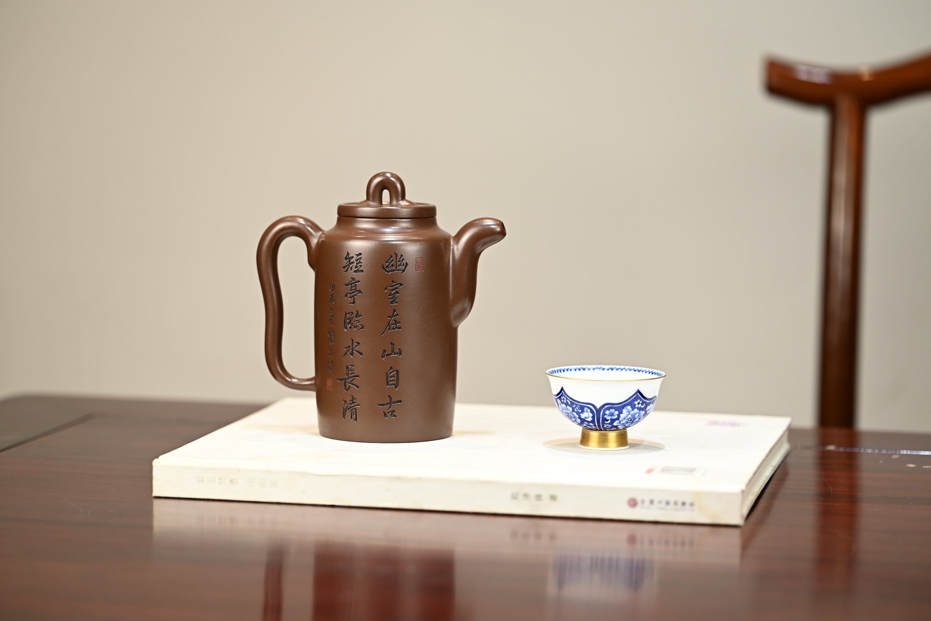 集思·全手工 （省大师桑黎兵刻绘+双证书）紫砂十二精英之首，省大师桑黎兵儿子桑崧杰作品容量430cc/特级紫泥