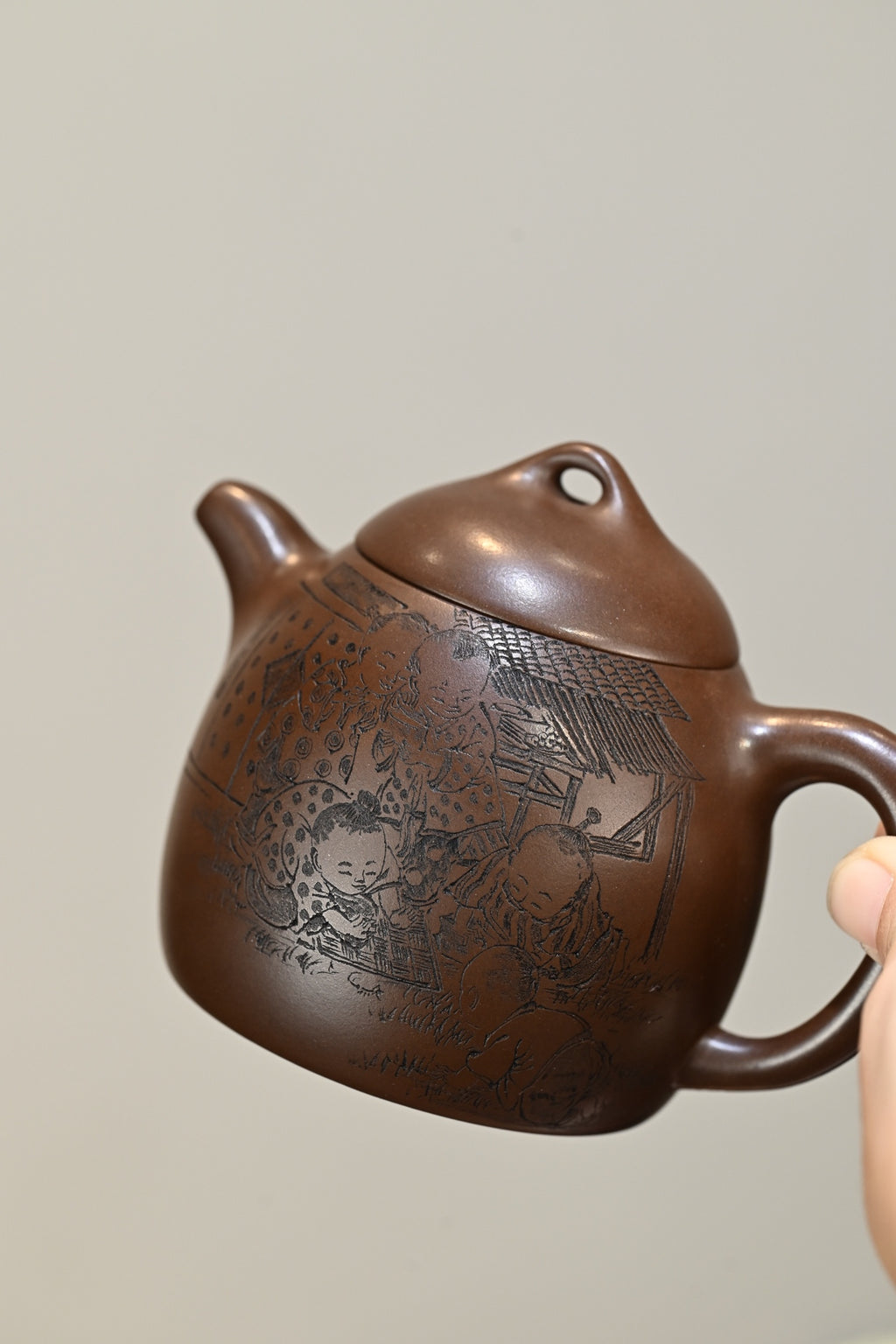 秦权·全手工（省大师桑黎兵刻绘+双证书）紫砂十二精英之首，省大师桑黎兵儿子桑崧杰作品 容量260cc/特级紫泥