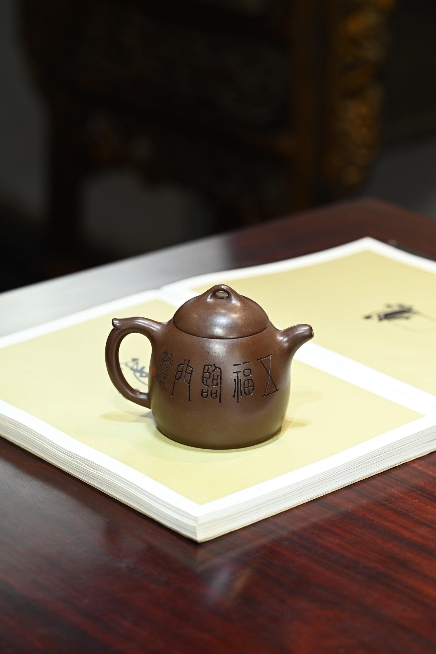 秦权·全手工（省大师桑黎兵刻绘+双证书）紫砂十二精英之首，省大师桑黎兵儿子桑崧杰作品 容量260cc/特级紫泥
