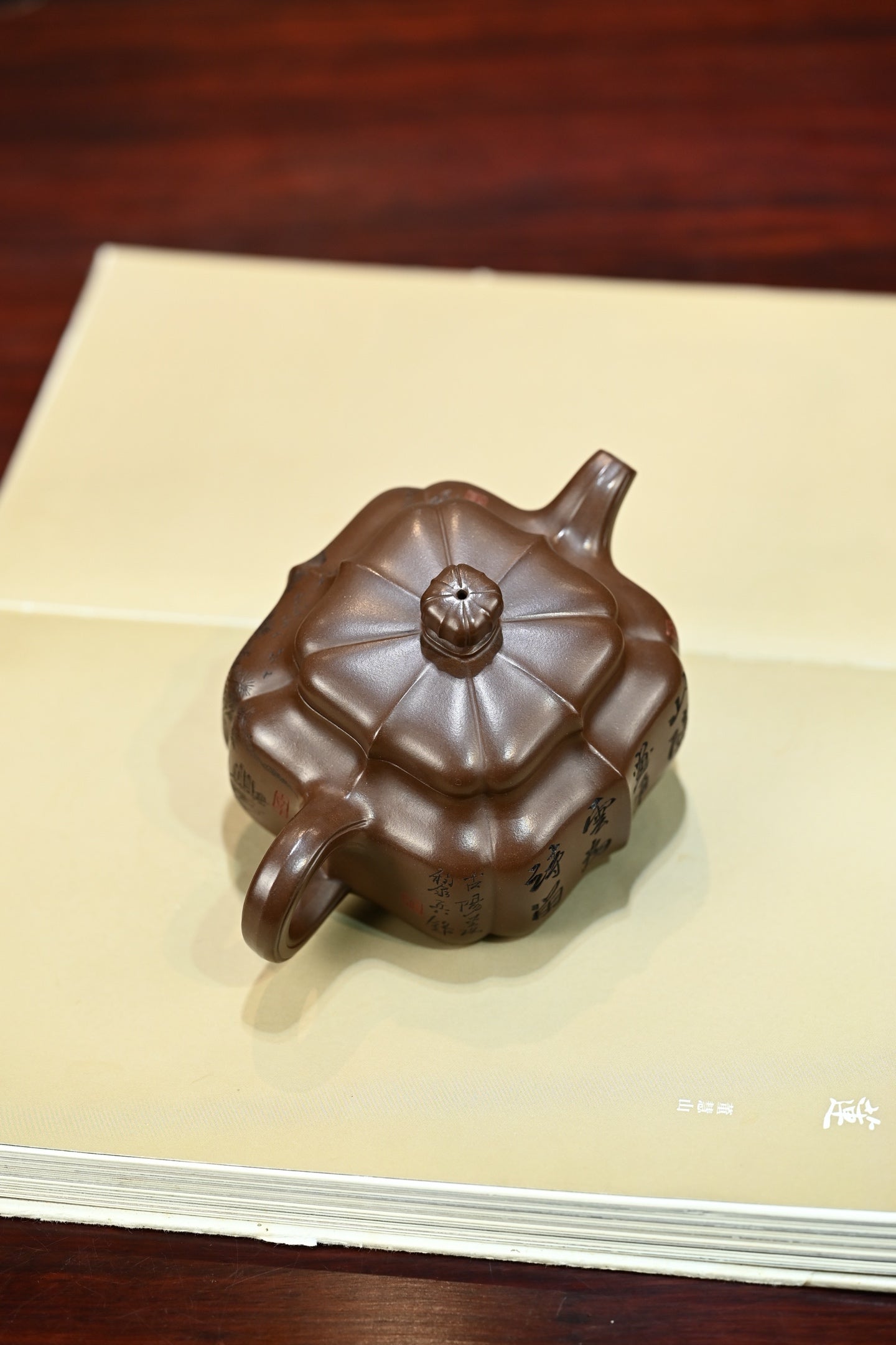 四方菱花·全手工 （省大师桑黎兵刻绘+双证书） /紫砂十二精英之首，省大师桑黎兵儿子桑崧杰作品 /容量350cc/特级紫泥