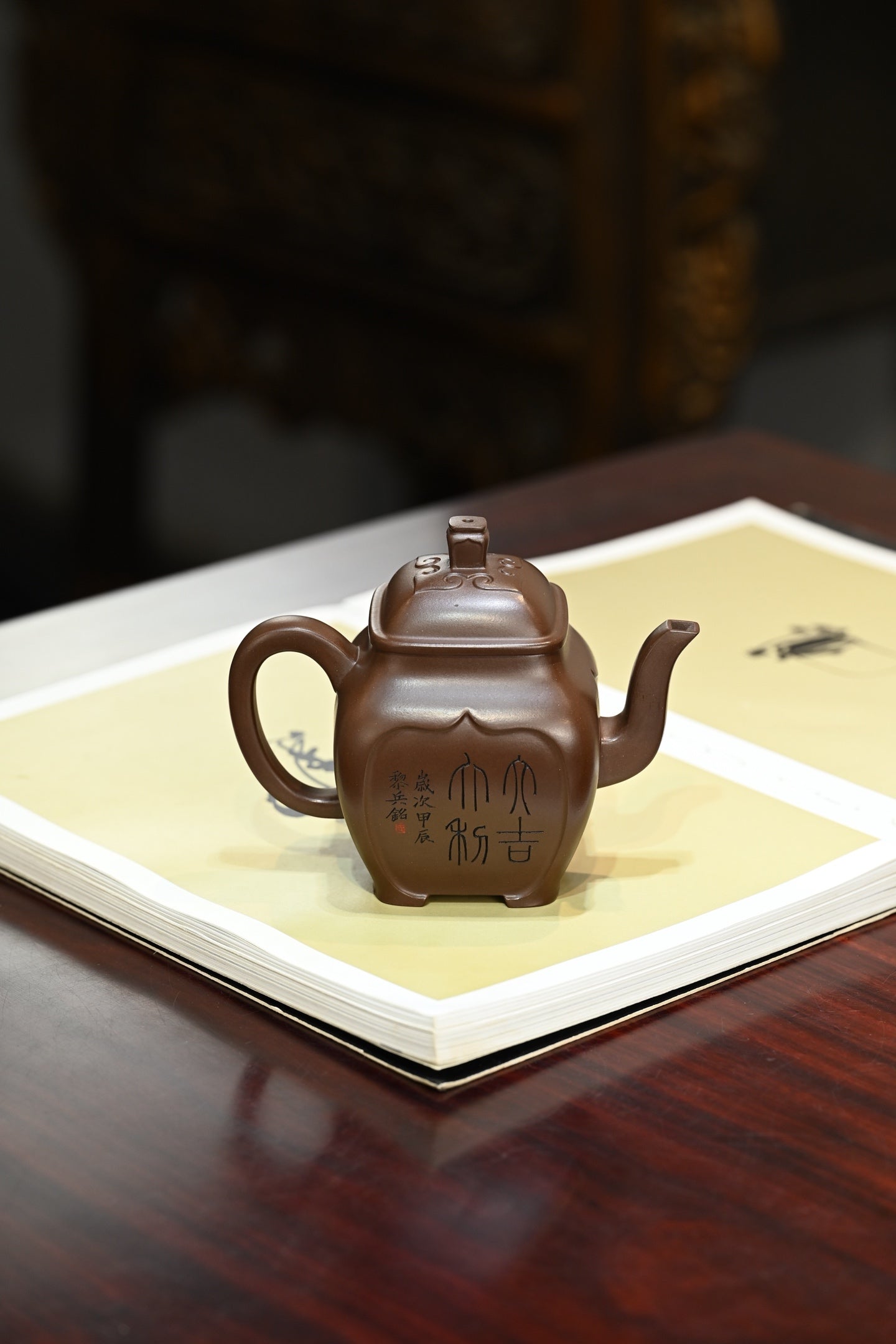 大吉大利·全手工（省大师桑黎兵刻绘+双证书）/紫砂十二精英之首，省大师桑黎兵儿子桑崧杰作品 容量300cc/特级紫泥