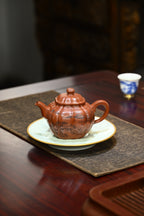 菊蕾·全手工 （省大师桑黎兵刻绘+双证书）紫砂十二精英之首，省大师桑黎兵儿子桑崧杰作品 容量360cc/特级红泥