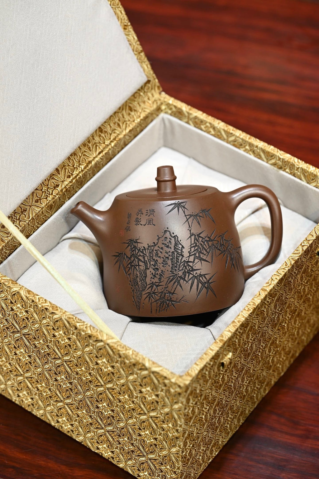 汉铎·全手工 （省大师桑黎兵刻绘+双证书）紫砂十二精英之首，省大师桑黎兵儿子桑崧杰作品 容量420cc/特级紫泥
