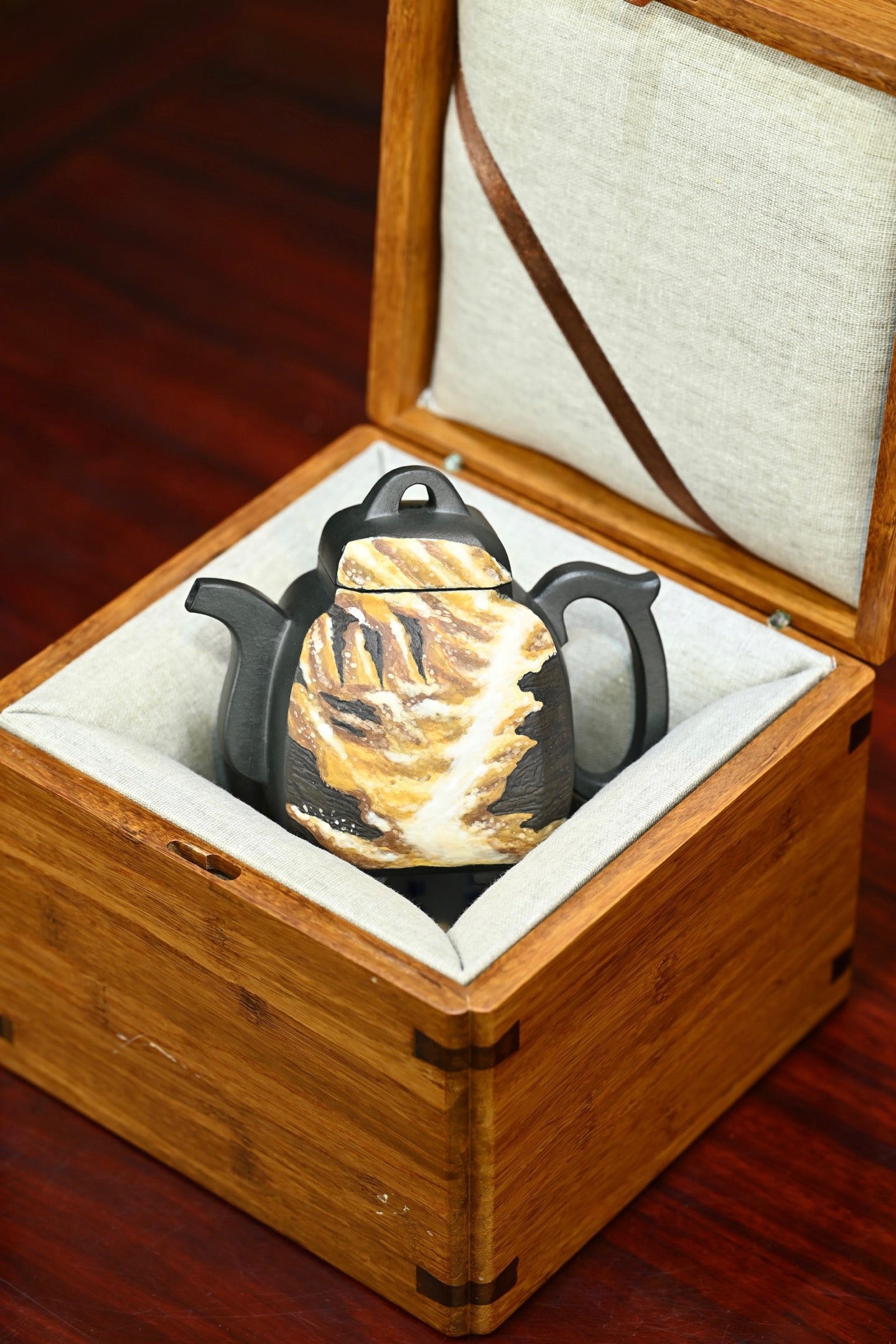 福临八方·全手工 （双证书）高工蒋锡坤作品 中央美院教授李洪亮装饰(师从李可染） 容量280cc/可心墨绿泥