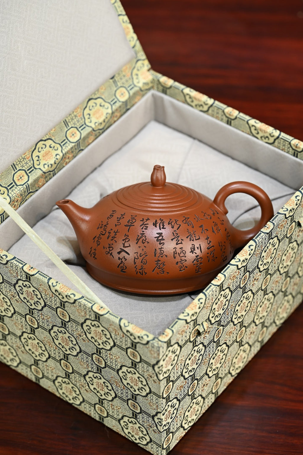 云水禅心·全手工 （省大师桑黎兵刻绘+双证书）/紫砂十二精英之首，省大师桑黎兵儿子桑崧杰作品容量390cc/特级红泥