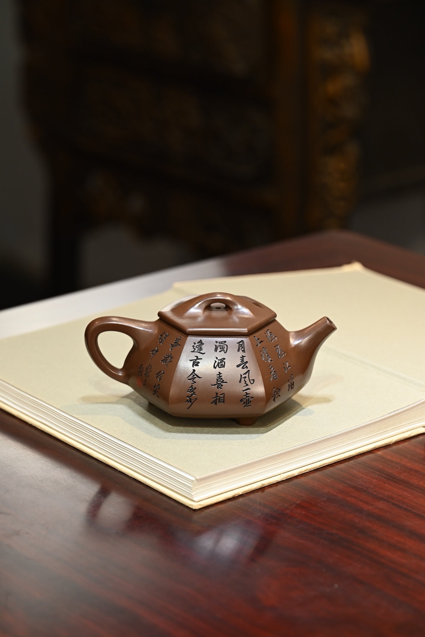 六方满瓢·全手工 （省大师桑黎兵刻绘+双证书） /紫砂十二精英之首，省大师桑黎兵儿子桑崧杰作品 /容量410cc/特级紫泥