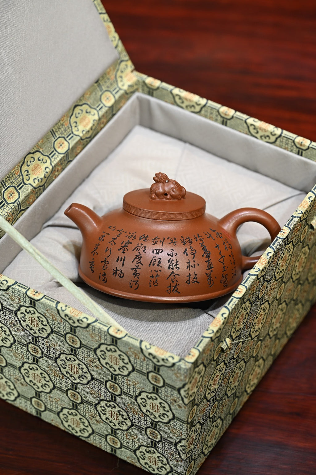 龙吟·全手工（省大师桑黎兵刻绘+双证书）/紫砂十二精英之首，省大师桑黎兵儿子桑崧杰作品 容量280cc/特级红泥