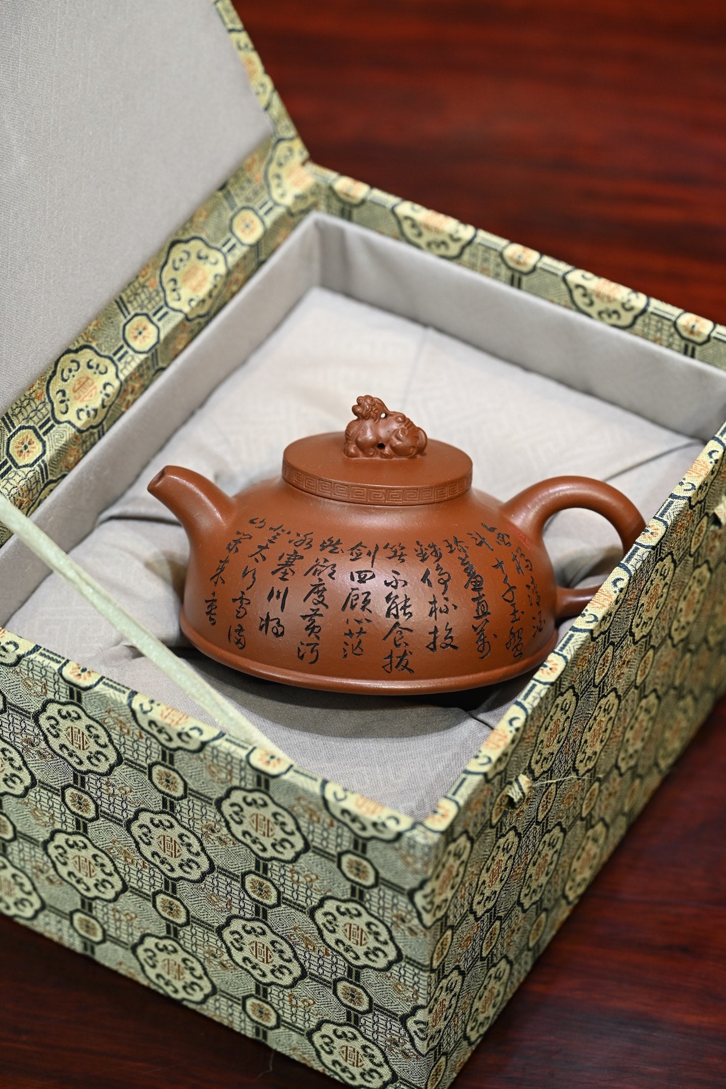 龙吟·全手工（省大师桑黎兵刻绘+双证书）/紫砂十二精英之首，省大师桑黎兵儿子桑崧杰作品 容量280cc/特级红泥