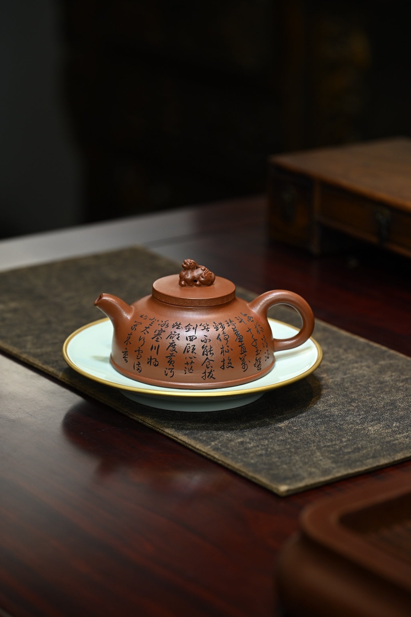 龙吟·全手工（省大师桑黎兵刻绘+双证书）/紫砂十二精英之首，省大师桑黎兵儿子桑崧杰作品 容量280cc/特级红泥