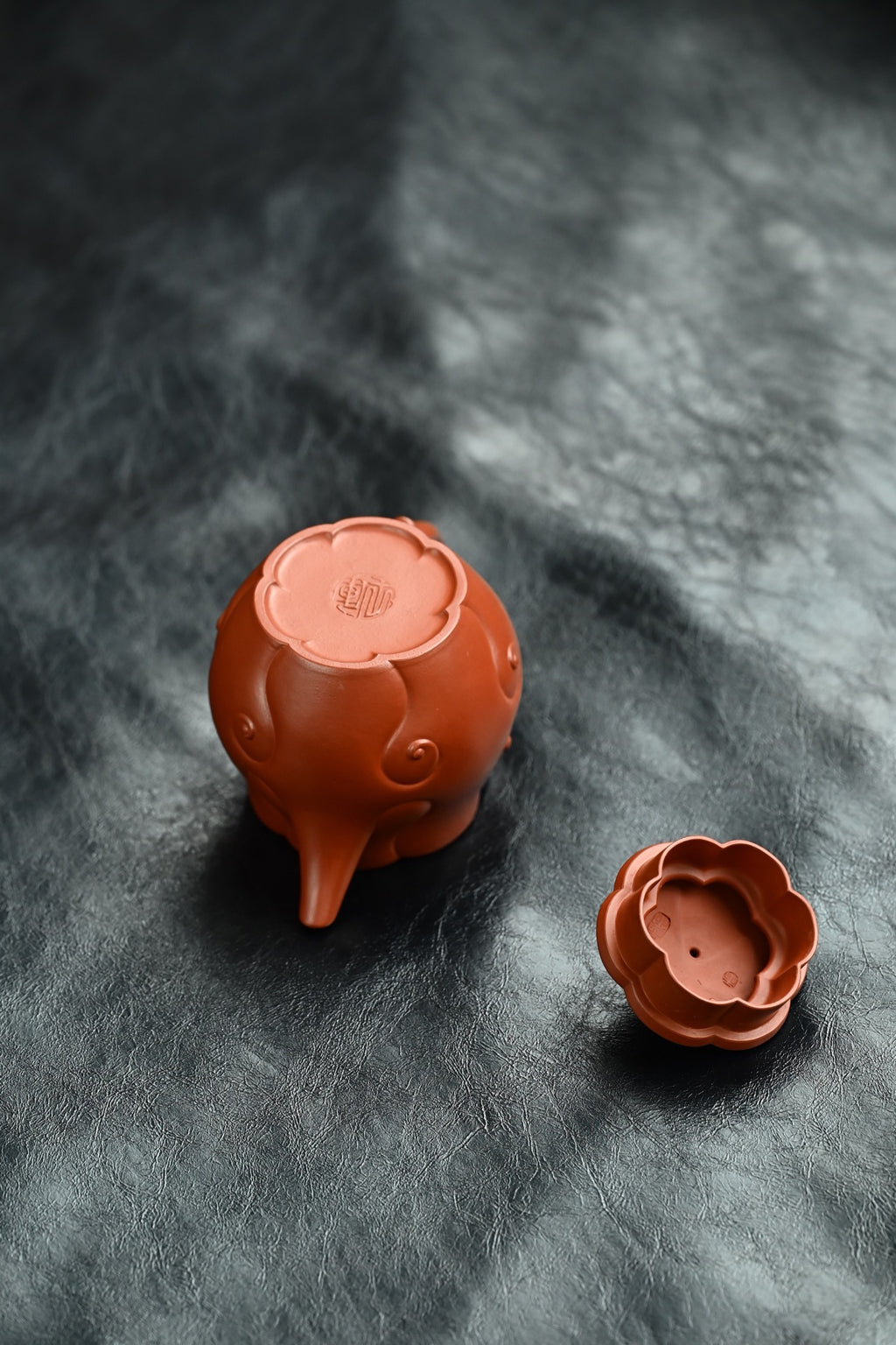 Wind Chime · Handmade / Top-notch Ribbed Pottery by Wang Jun / Capacity 200cc / Premium Da Hong Pao - ZishaTeapotChina