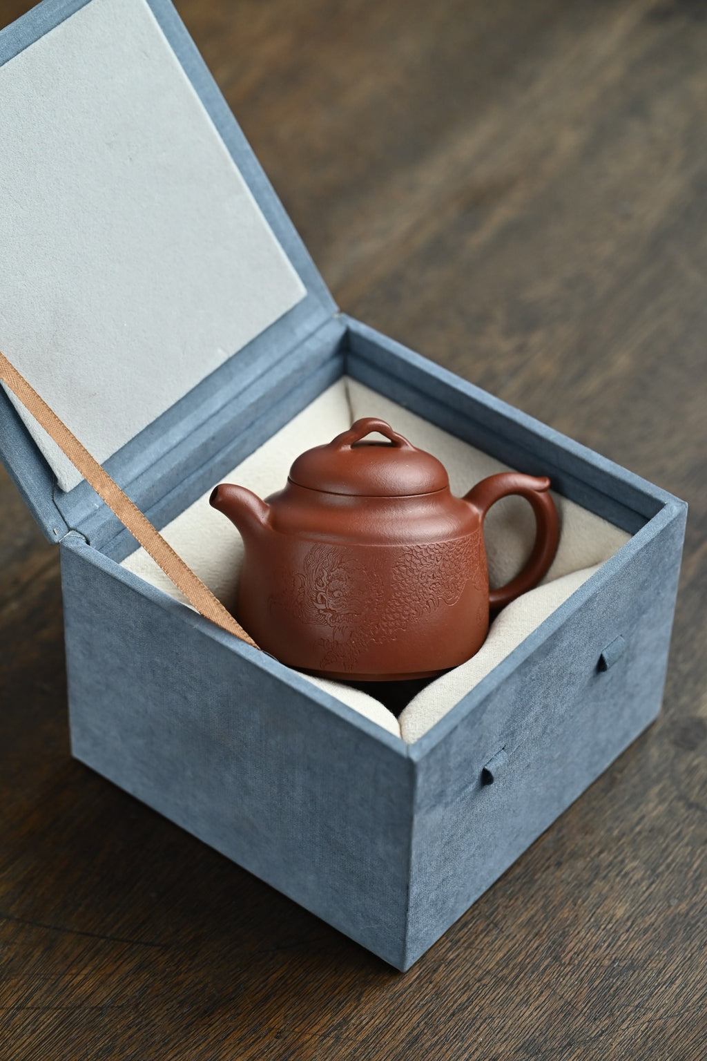 秦宇·全手工 董晓勇门下金海晶作品+钱琦刻绘 容量190cc/原矿大红泥