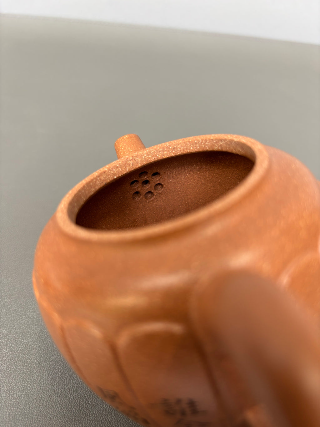 范大生嫡脉｜范秀芳制 范伟群装饰｜双省大师联诀紫砂臻品《含香壶》原矿优质黄降坡·260cc - ZishaTeapotChina