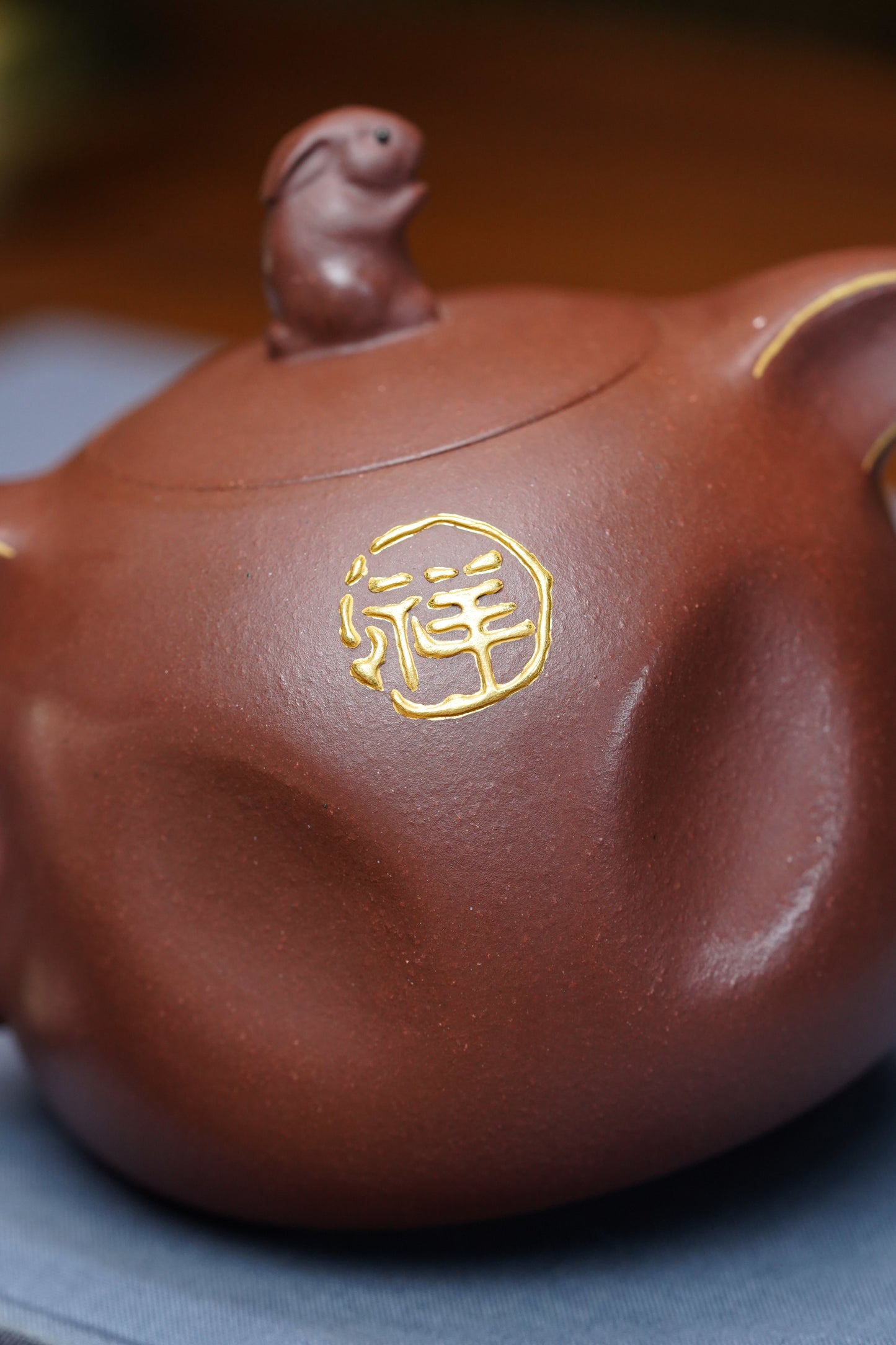 紫砂界金字塔尖·非遗功勋国大师 邱玉林｜殿堂级顶奢臻品《福兔壶》原矿优质底槽清·350cc