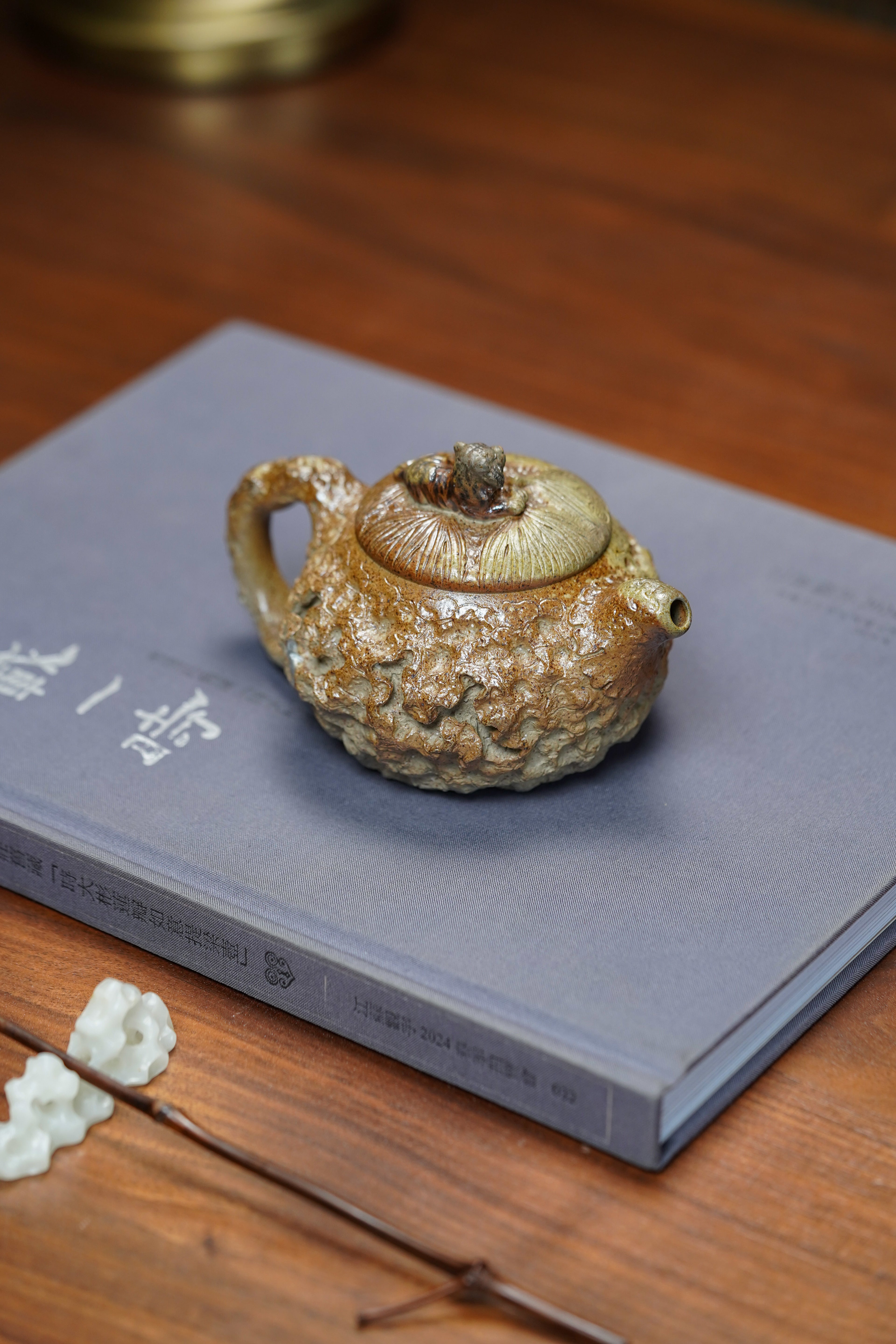 蒋蓉之女 传世花器｜蒋艺华·非遗紫砂巅峰重器《王者之风供春壶》原矿优质黄金段柴烧·260cc