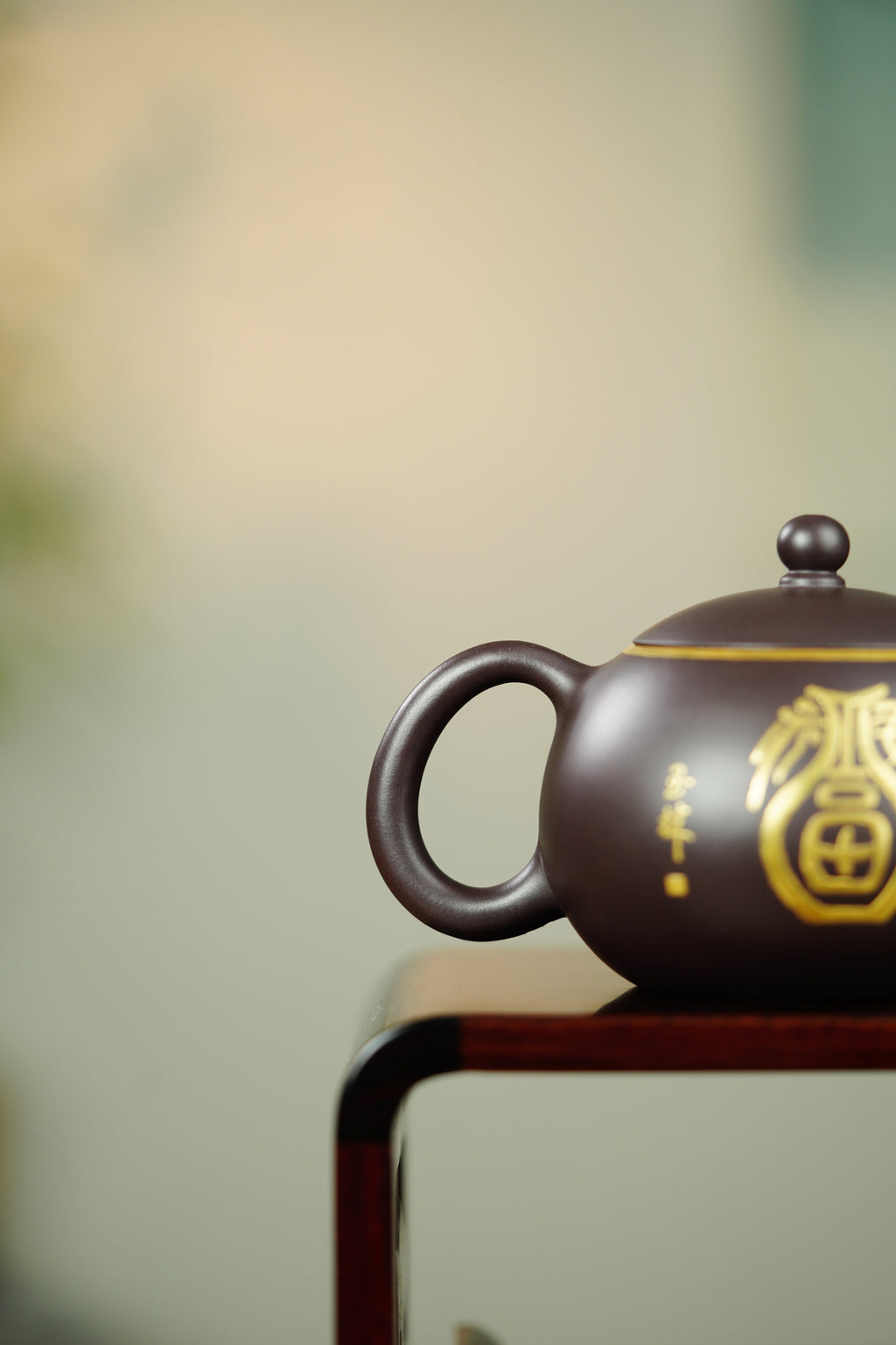 双宗师合璧·紫砂史巅峰 紫砂界天花板泥画｜何光宏·邱玉林联袂创作孤品《西施壶》｜传世收藏原矿优质老紫泥·260cc（25k真金装饰）