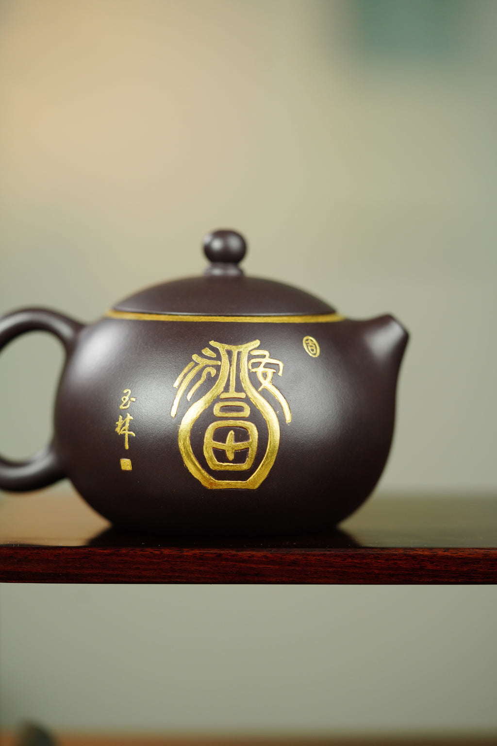 双宗师合璧·紫砂史巅峰 紫砂界天花板泥画｜何光宏·邱玉林联袂创作孤品《西施壶》｜传世收藏原矿优质老紫泥·260cc（25k真金装饰）