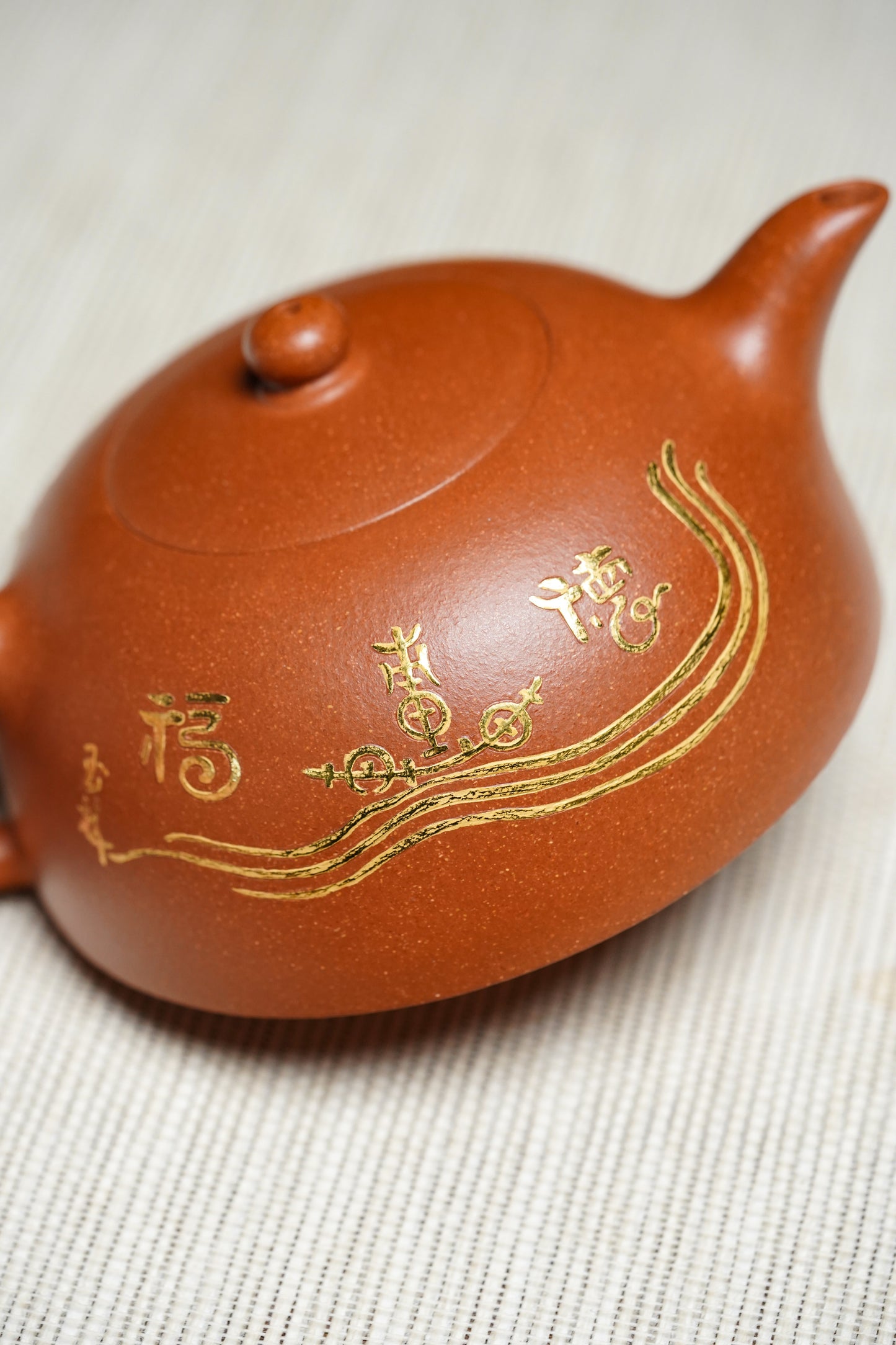 双宗师合璧·紫砂史巅峰 紫砂界天花板｜何光宏·邱玉林联袂创作孤品《半月壶》原矿优质降坡泥·300cc（真金描绘）