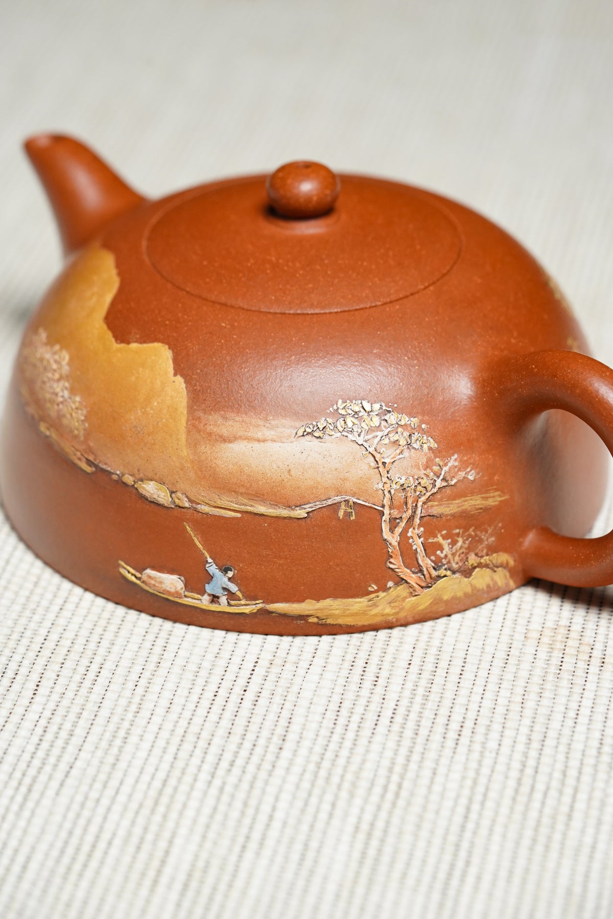 雙宗師合璧·紫砂史巔峰 紫砂界天花板｜何光宏·邱玉林聯袂創作孤品《半月壺》原礦優質降坡泥·300cc（真金描繪）