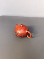 中国紫砂界徽派建筑浮雕巨匠·侍东虎大拍27万同系列重器【小西施壶】全手工精刻 原矿优质金砂朱泥·80cc