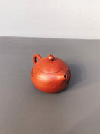 中国紫砂界徽派建筑浮雕巨匠·侍东虎大拍27万同系列重器【小西施壶】全手工精刻 原矿优质金砂朱泥·80cc
