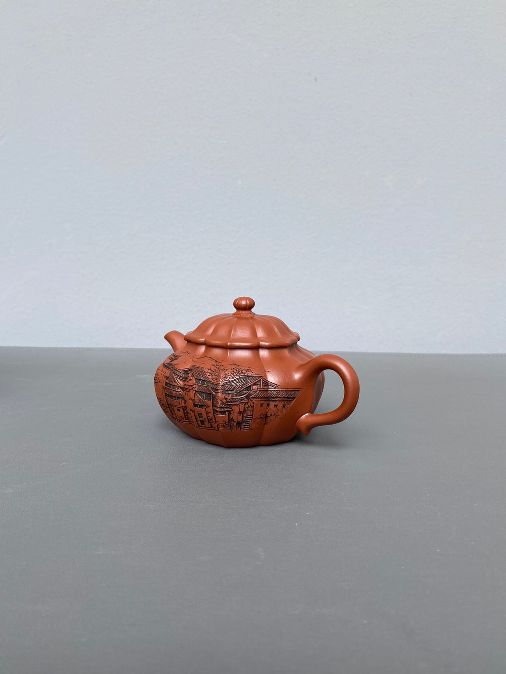 中国紫砂界·江南水乡浮雕第一人·侍东虎大拍27万同系列【菱花壶】潜力无限 原矿优质朱泥 180cc 小品