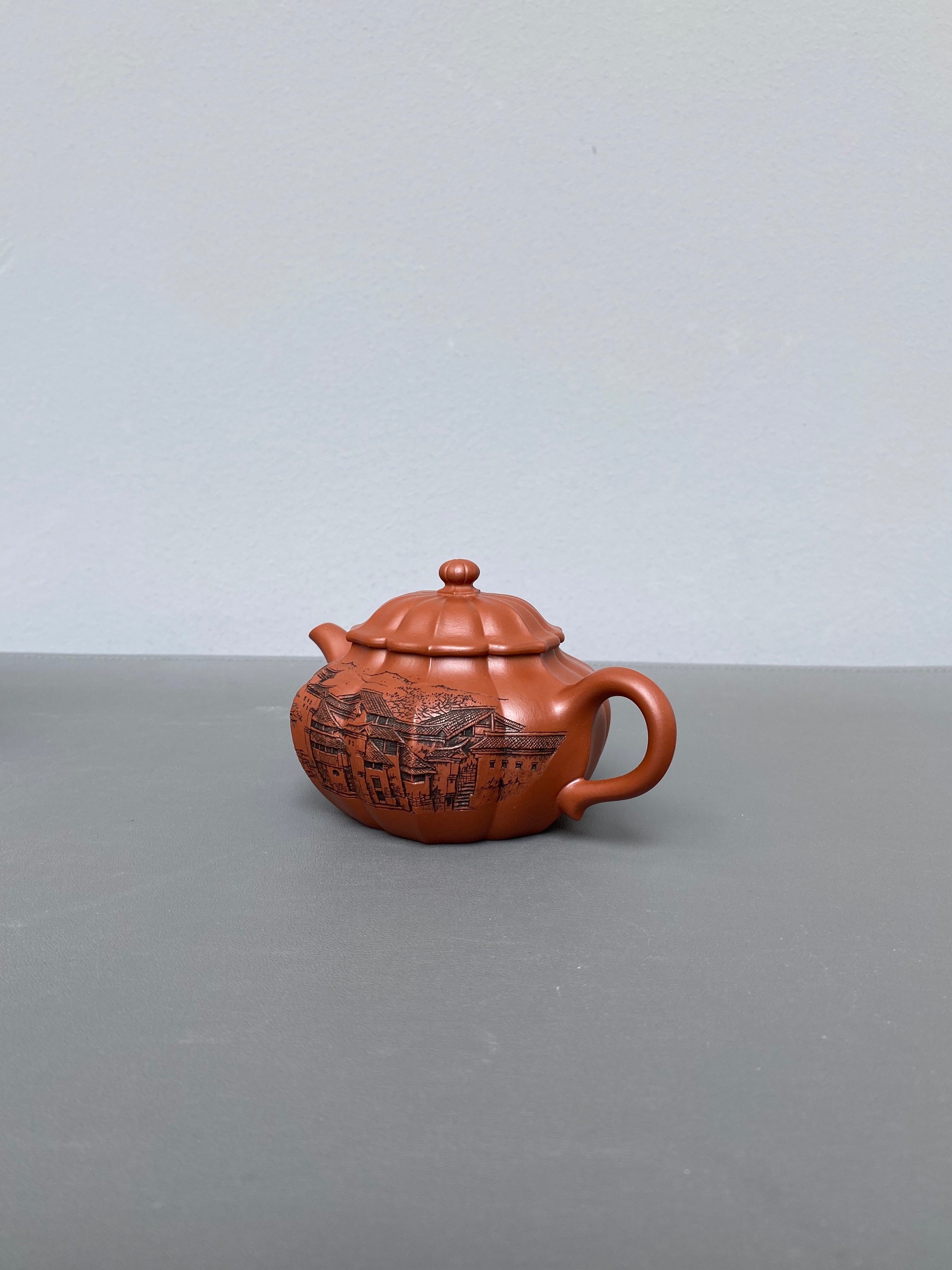 中国紫砂界·江南水乡浮雕第一人·侍东虎大拍27万同系列【菱花壶】潜力无限 原矿优质朱泥 180cc 小品