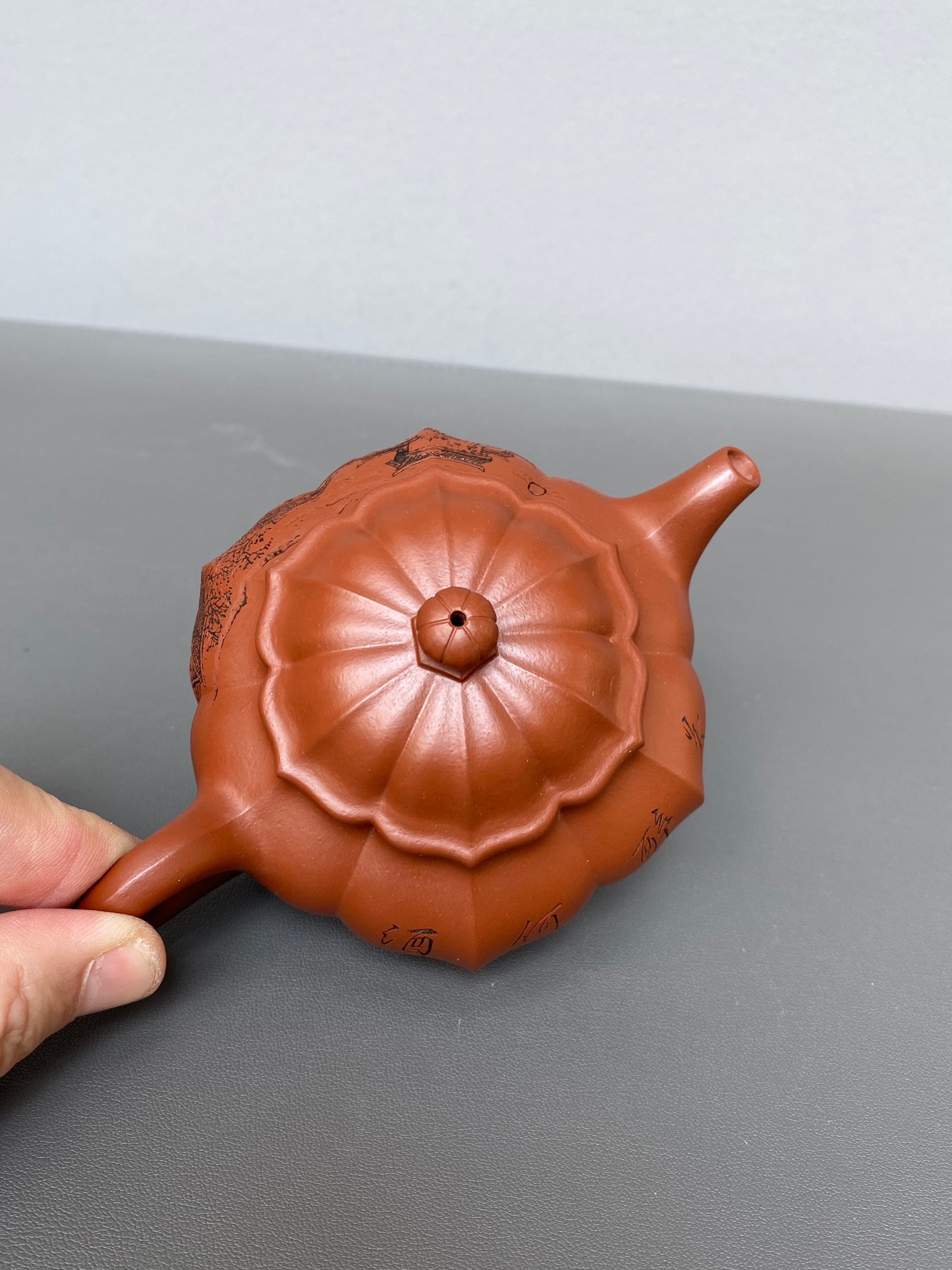 中国紫砂界·江南水乡浮雕第一人·侍东虎大拍27万同系列【菱花壶】潜力无限 原矿优质朱泥 180cc 小品