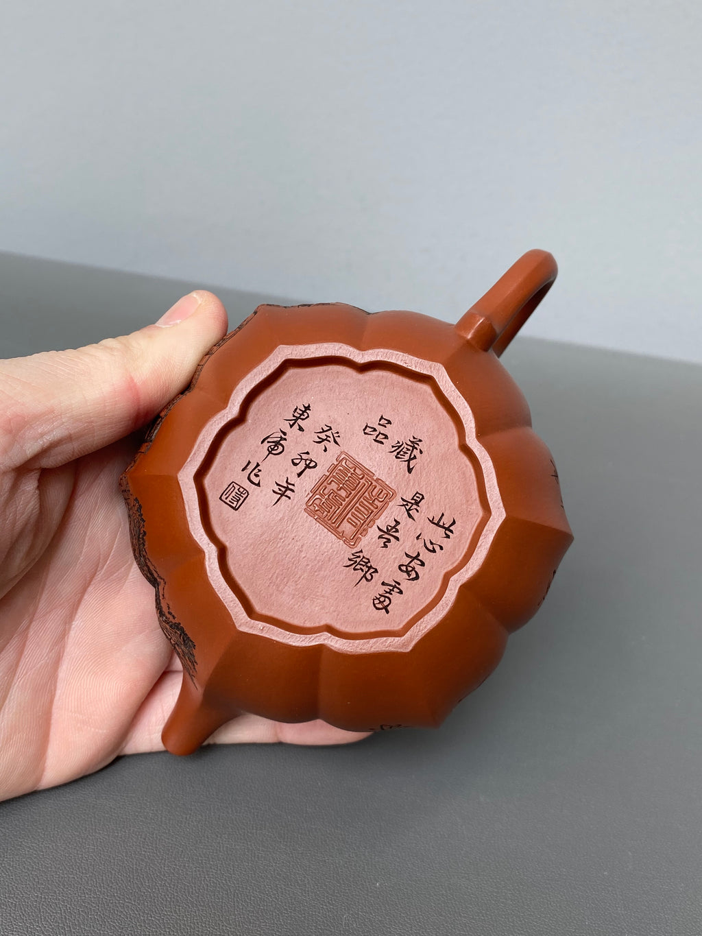 中国紫砂界·江南水乡浮雕第一人·侍东虎大拍27万同系列【菱花壶】潜力无限 原矿优质朱泥 180cc 小品