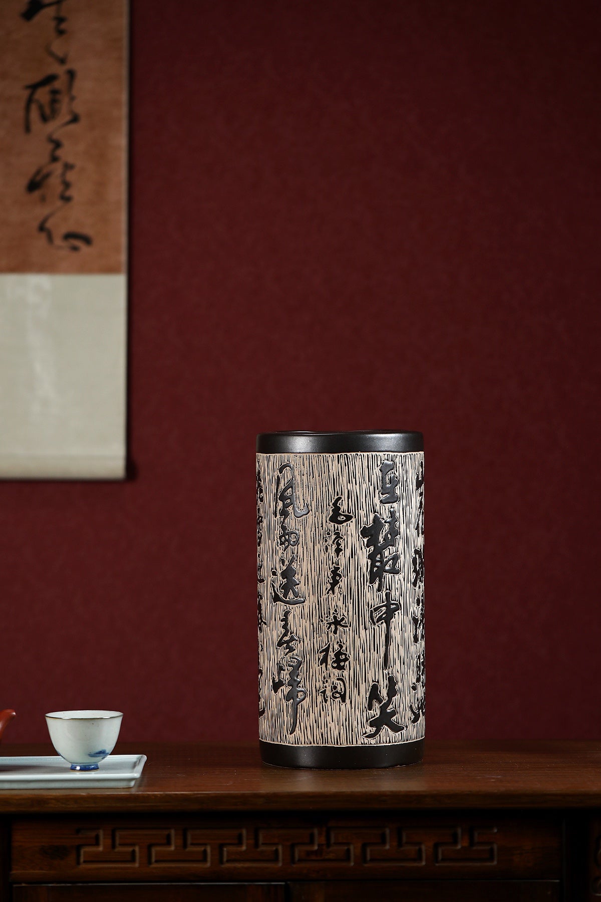 【泰斗之作 礼藏巅峰】一代宗师邱玉林｜彩陶艺术臻品《书法笔筒》直径：15.5cm，高：30.5cm（特色彩陶工艺）