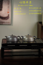 一器藏心经·紫砂纳万福｜郑求标大师｜三心经至尊禅意臻品·大拍+金奖+馆藏【心经半月壶】原矿优质天青泥·300cc