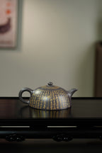 一器藏心经·紫砂纳万福｜郑求标大师｜三心经至尊禅意臻品·大拍+金奖+馆藏【心经半月壶】原矿优质天青泥·300cc