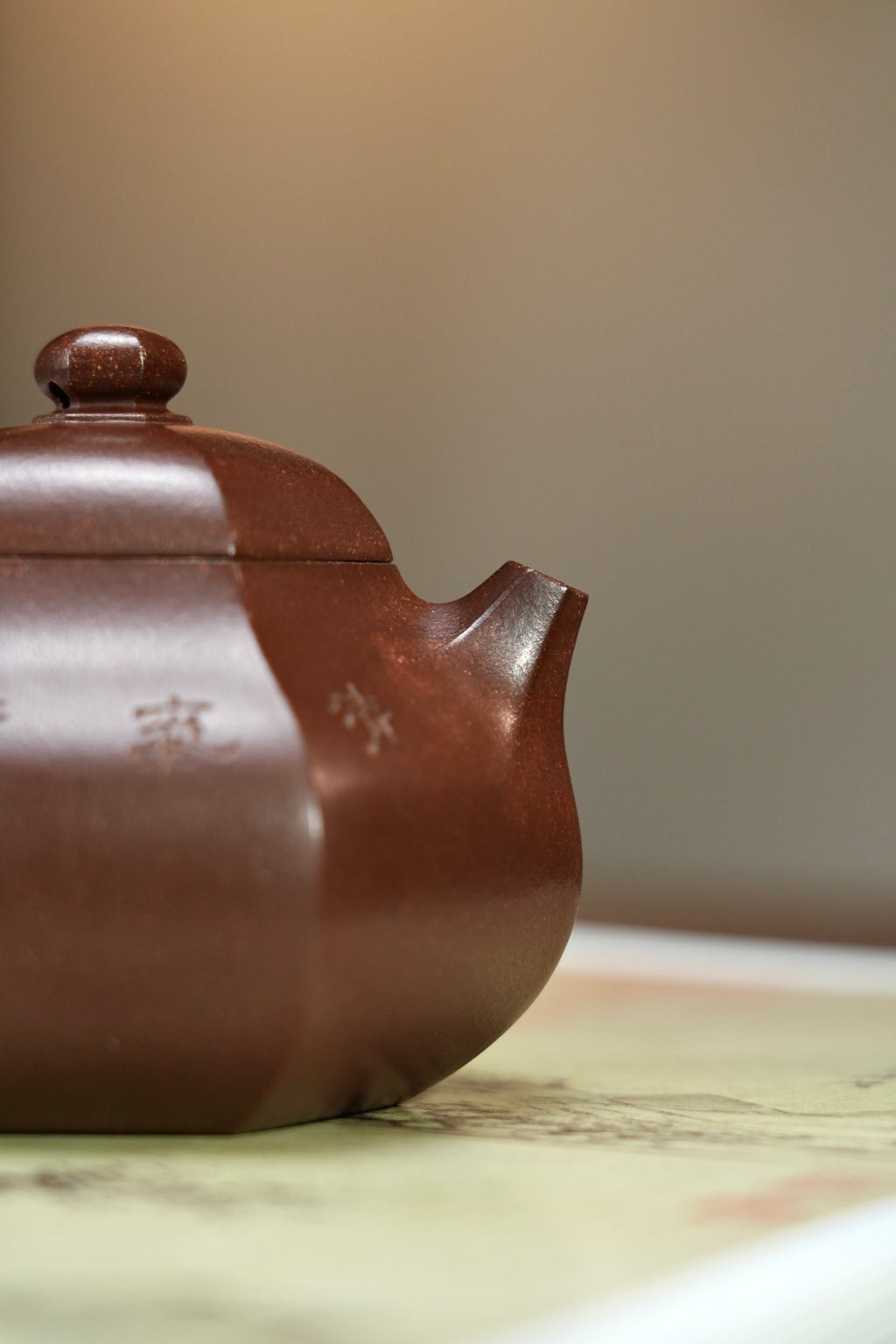 耿浩方器 礼藏双绝｜紫砂界80后方器巨匠巅峰臻品《六方文旦壶》藏值无量 原矿优质羊角山紫泥·180cc