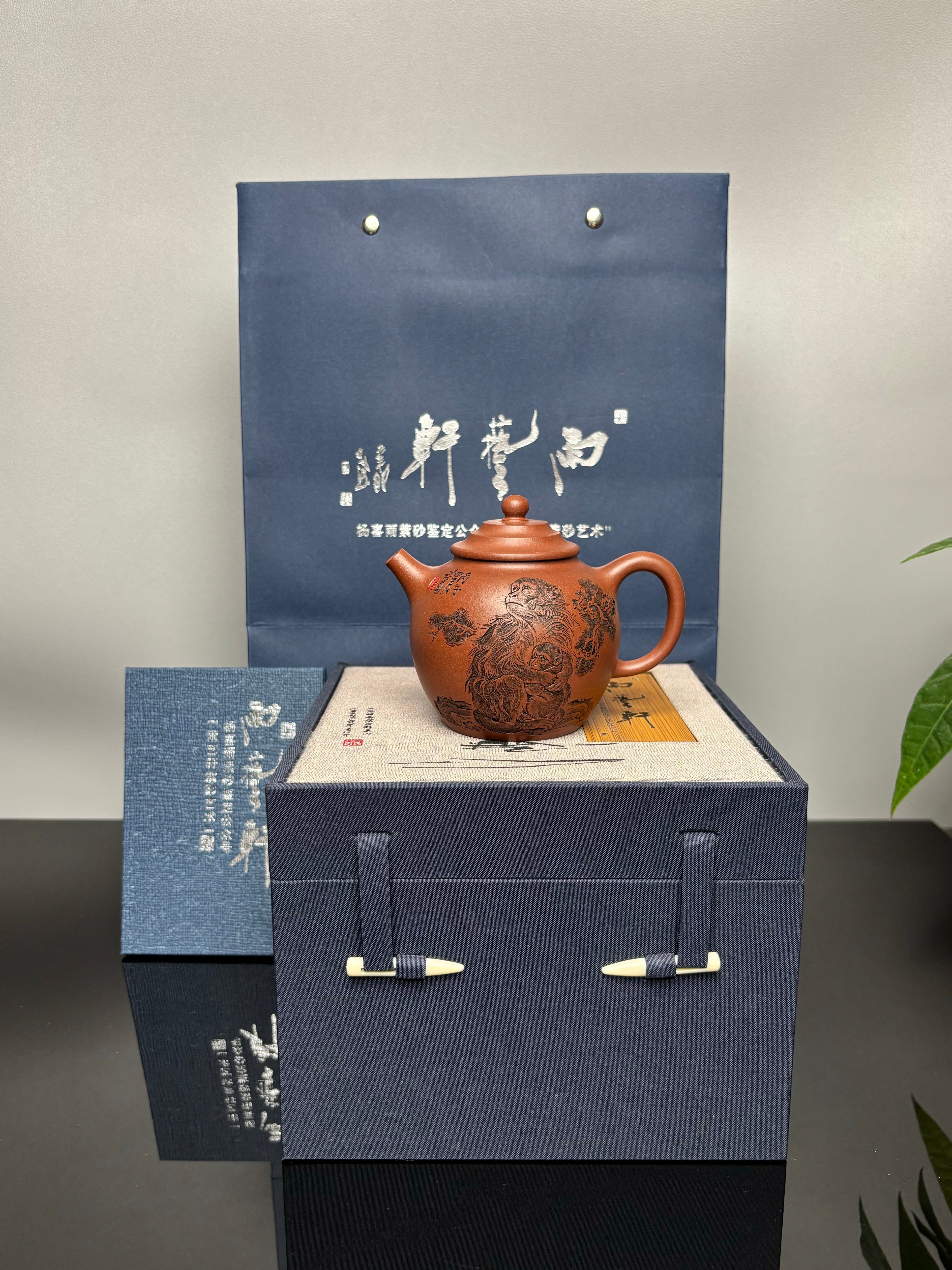 中华神刀·刻绘巅峰｜杨喜雨大师顶流臻品《橄榄壶》十二生肖 原矿优质底槽清·160cc
