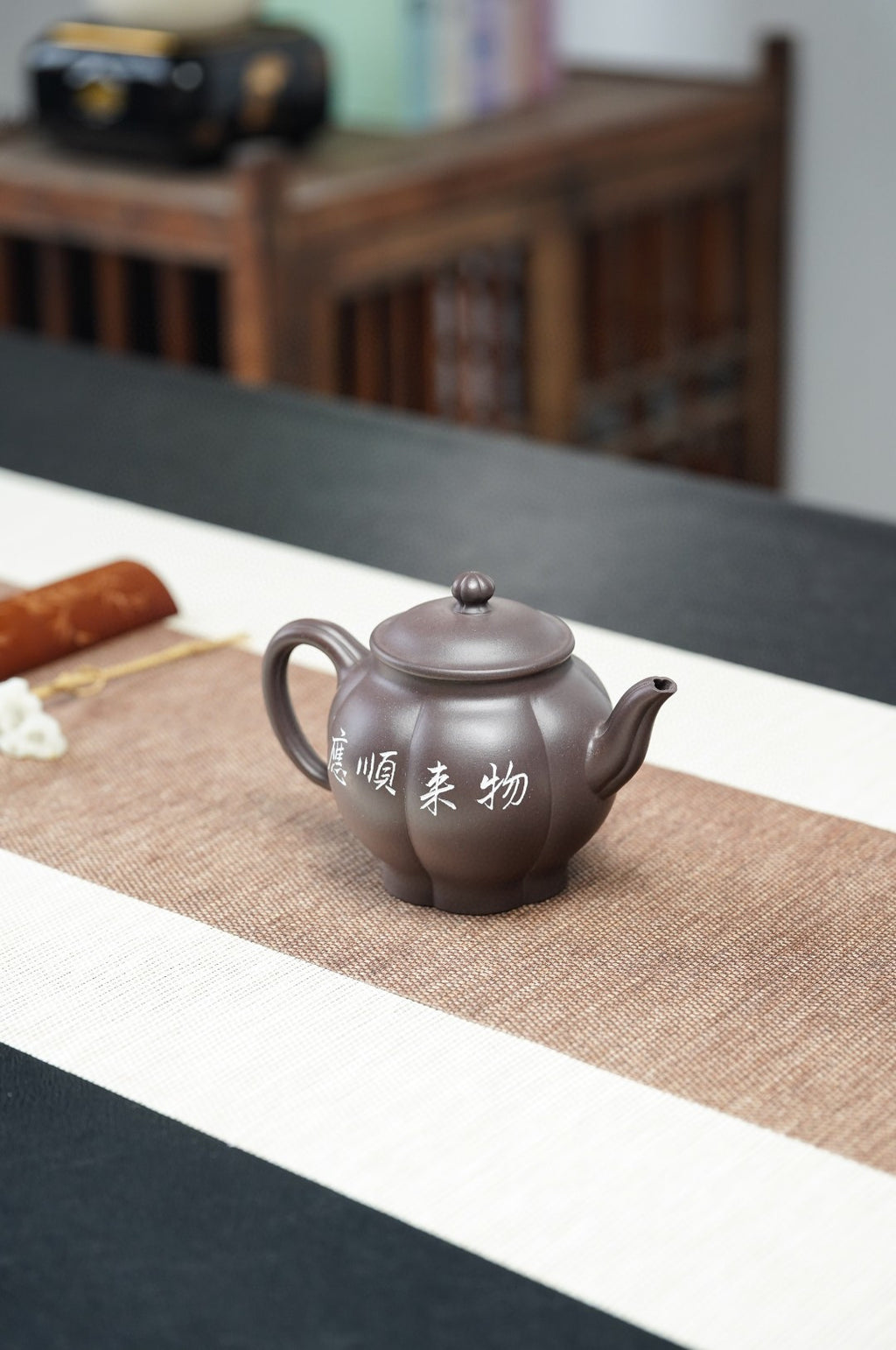 彩刻江山 礼藏之巅｜紫砂界彩刻山水标杆·李峰臻品《香梅壶》原矿优质天清泥·400cc