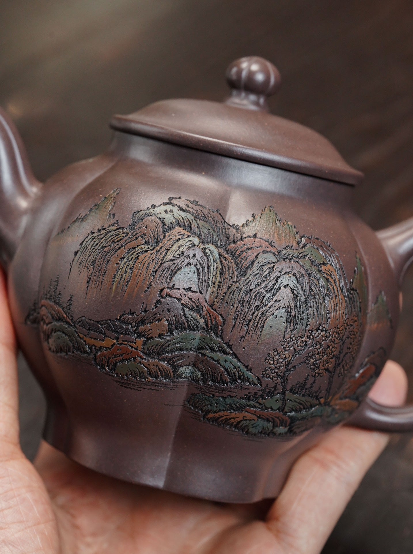 彩刻江山 礼藏之巅｜紫砂界彩刻山水标杆·李峰臻品《香梅壶》原矿优质天清泥·400cc