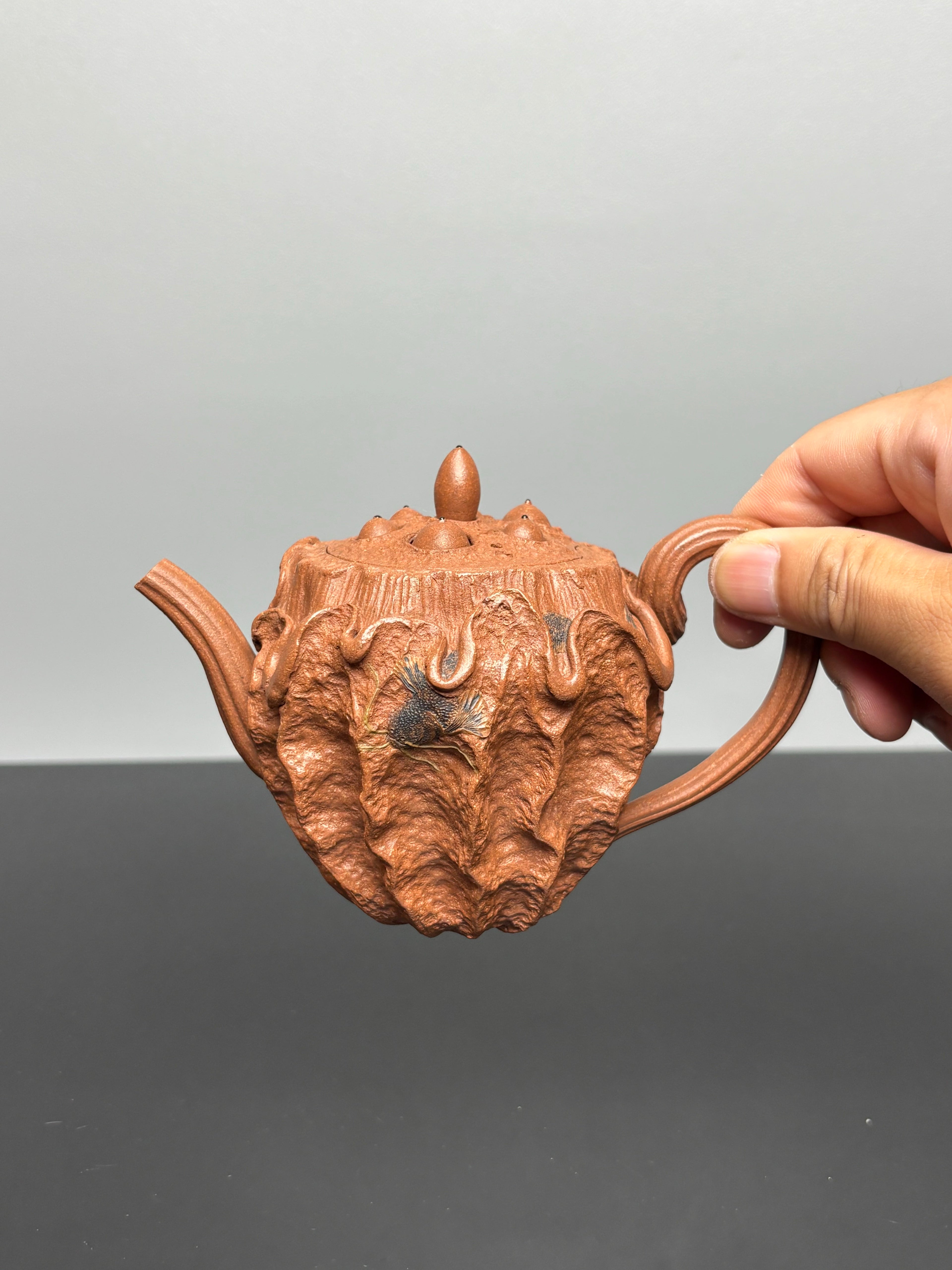 藏品首发·稀世罕见·紫砂臻品｜沈更轶制×彭金格绘 世间唯一巅峰孤品《连年有余》原矿优质老段泥·220cc