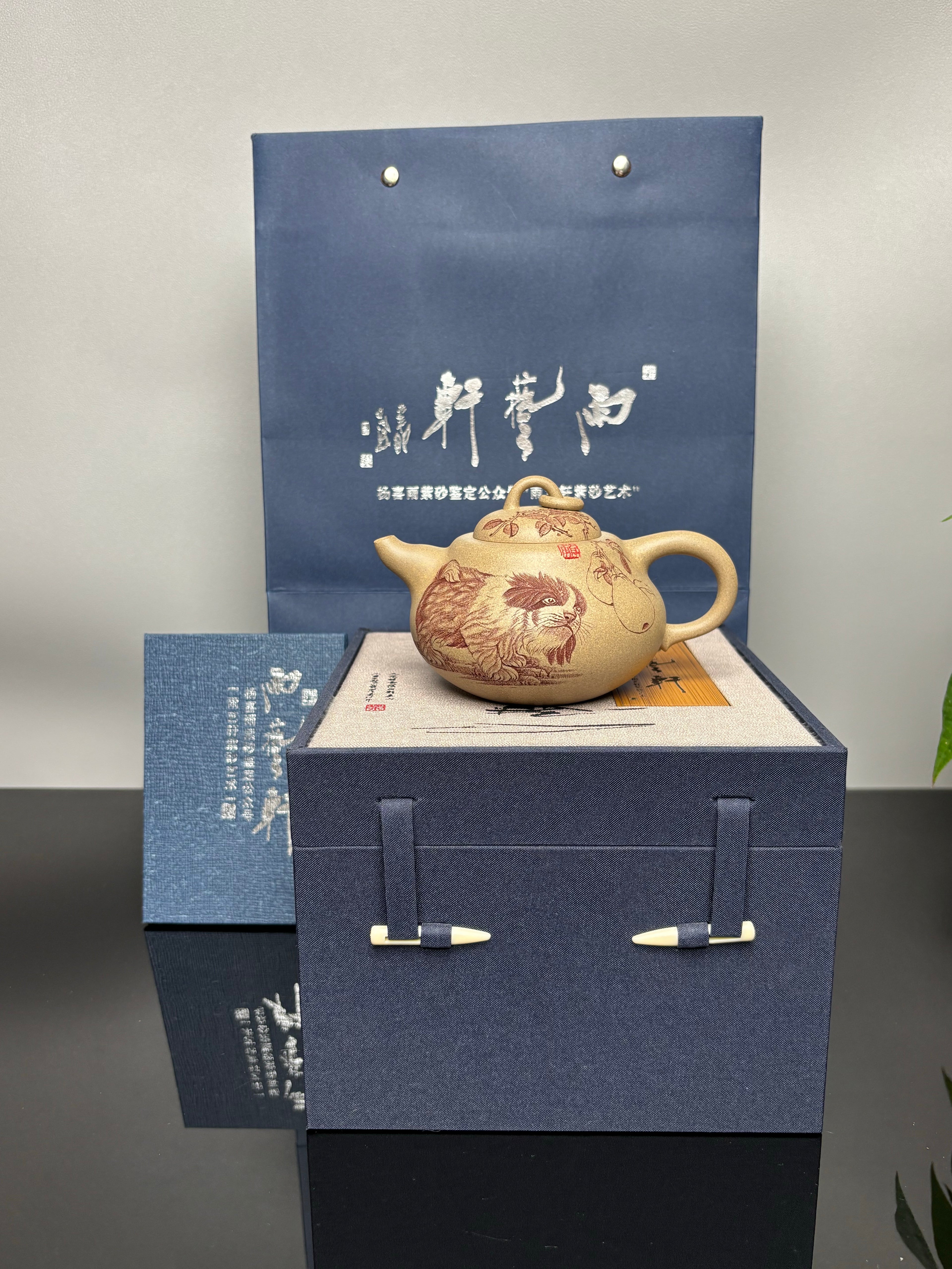 中华神刀·刻绘巅峰 🇨🇳杨喜雨大师陶刻巅峰臻品《葫芦壶》十二生肖狗 原矿优质段泥·180cc