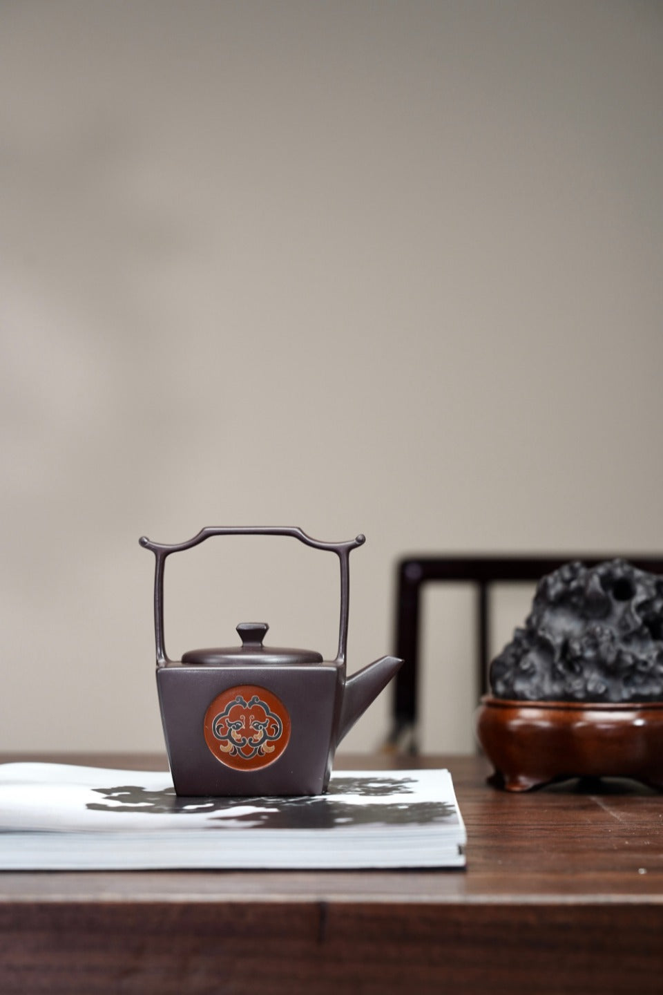 耿浩方器 礼藏双绝｜紫砂界80后方器巨匠巅峰臻品《幕明清家具·案几壶》藏值无量 原矿优质老紫泥·300cc